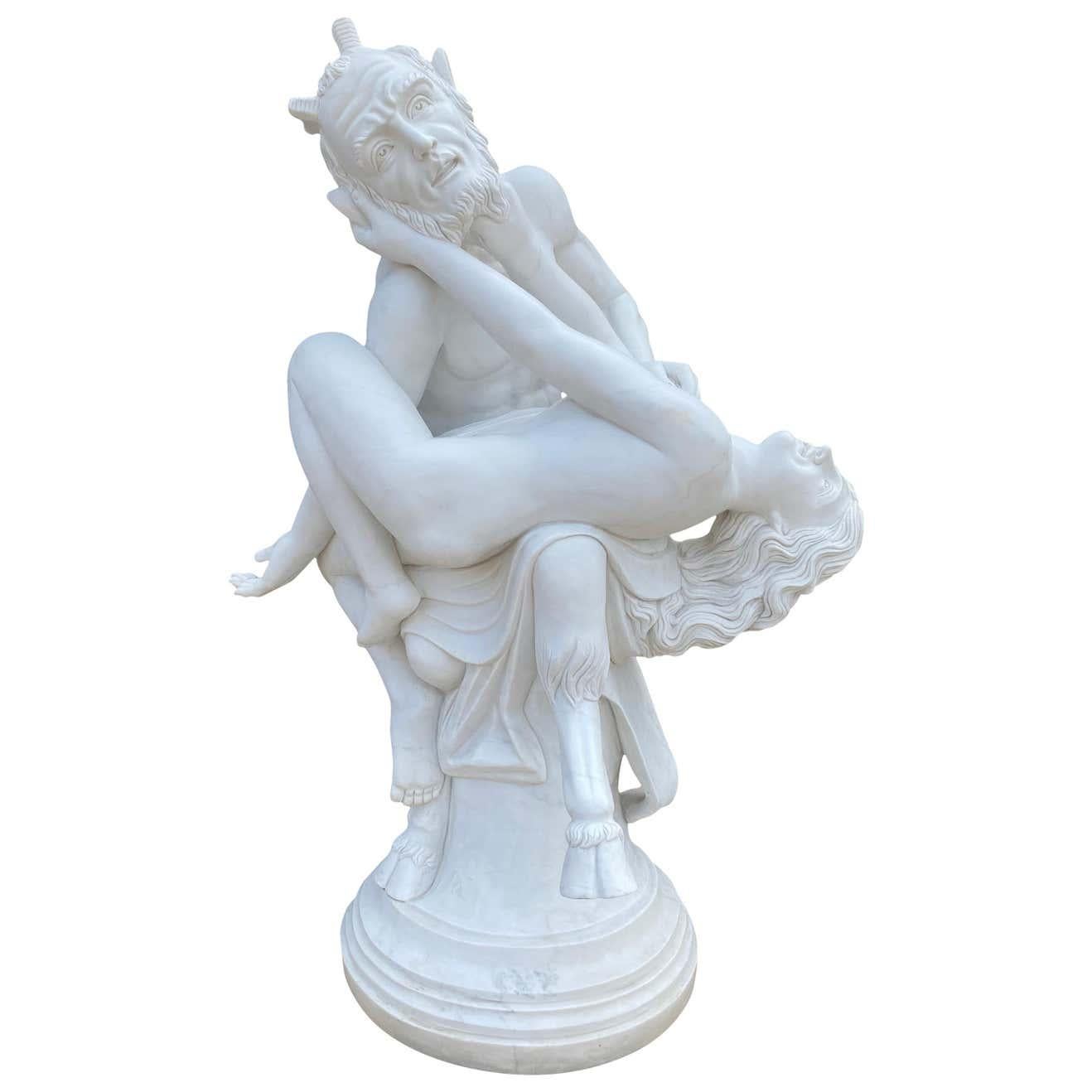 Eine schöne lebensgroße Skulptur des Pan, des antiken griechischen Gottes der Sexualität, aus dem 20. In der altgriechischen Religion und Mythologie ist Pan der Gott der Wildnis, der Hirten und Herden, der Natur der Bergwildnis, der ländlichen Musik