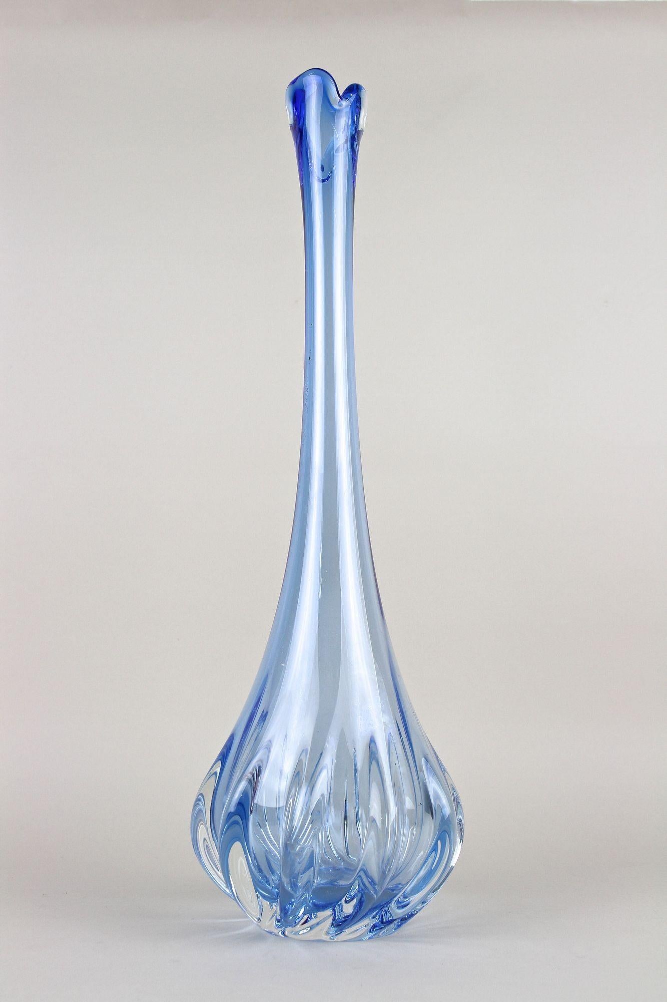 20th Century Light Blue Murano Glass Long Neck Vase, Italy circa 1970 In Good Condition For Sale In Lichtenberg, AT