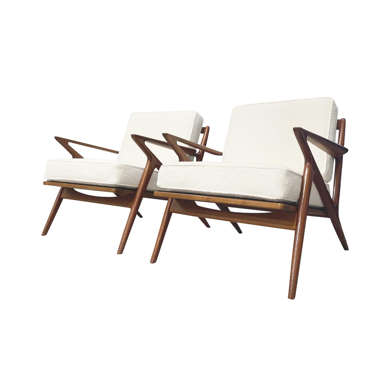 20th Century Light-Brown Danish Pair of Walnut Z Lounge Chairs by Poul Jensen In Good Condition For Sale In West Palm Beach, FL