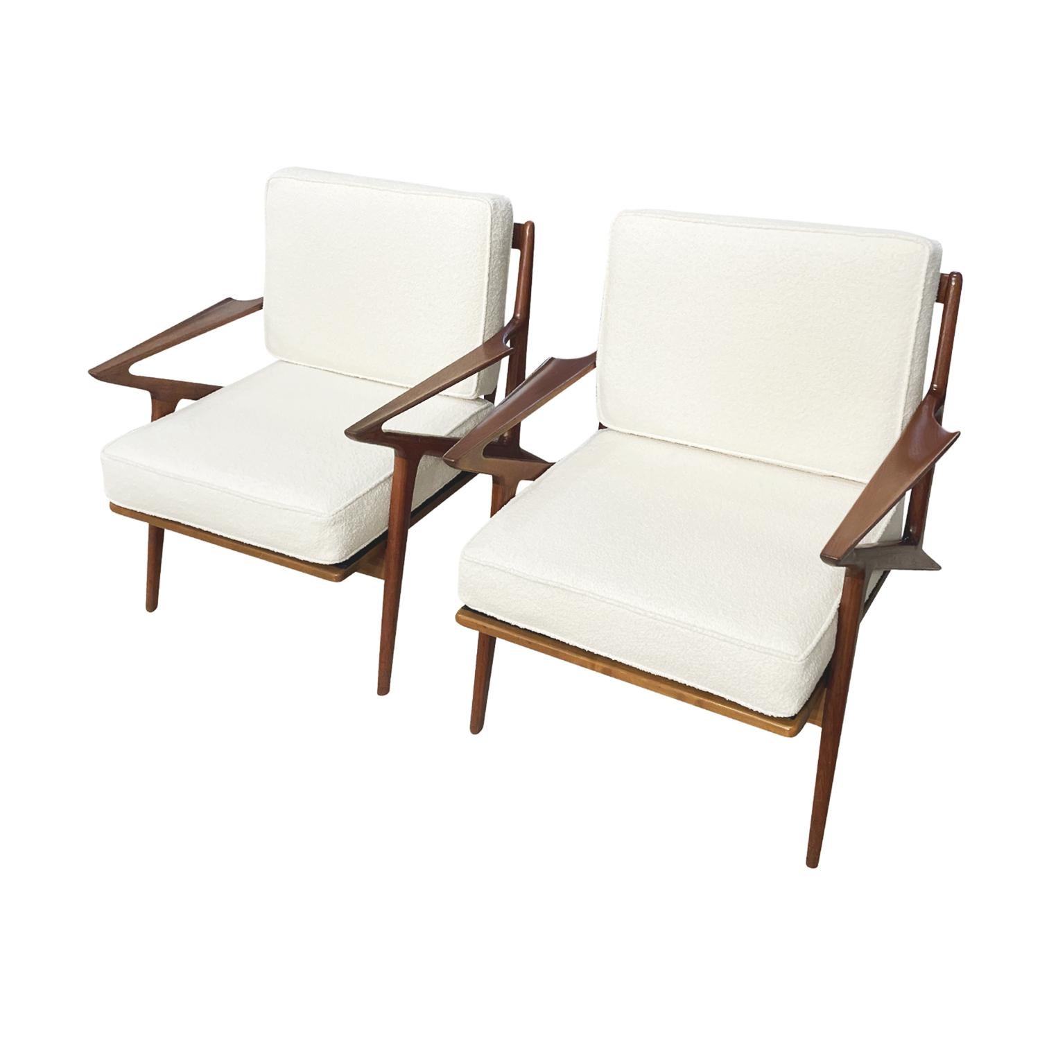 20th Century Light-Brown Danish Pair of Walnut Z Lounge Chairs by Poul Jensen For Sale 1