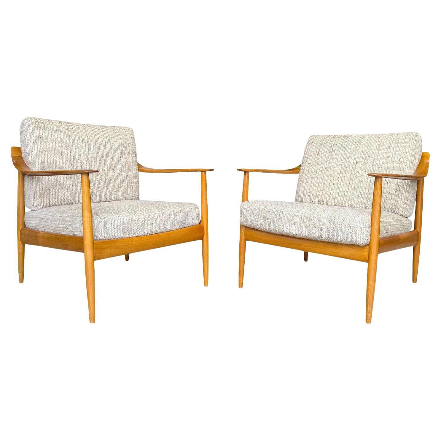 20th Century Light-Brown German Pair of Beechwood Easy Chairs by Wilhelm Knoll For Sale