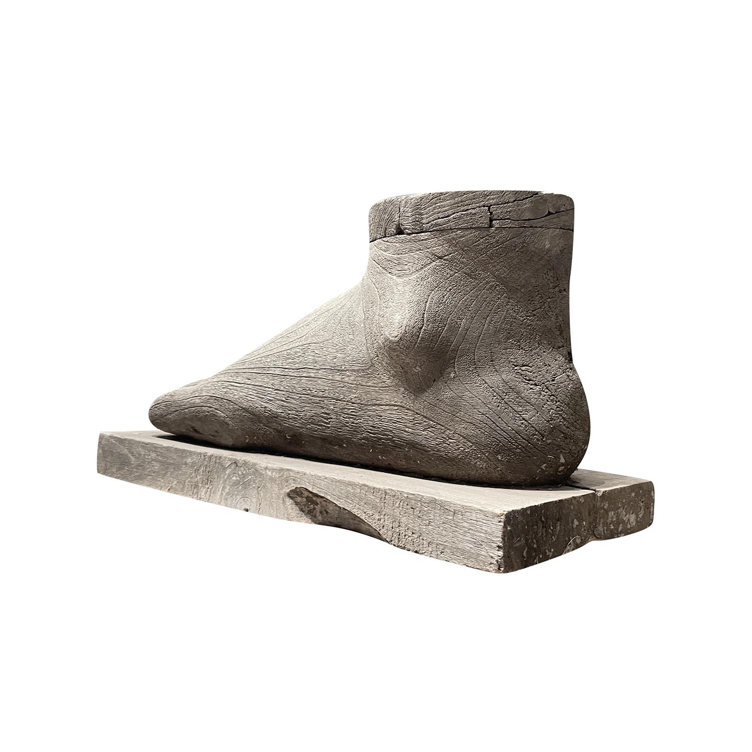 Mid-Century Modern 20th Century Italian Mid-Century Bleached Walnut Foot Sculpture - Vintage Décor For Sale