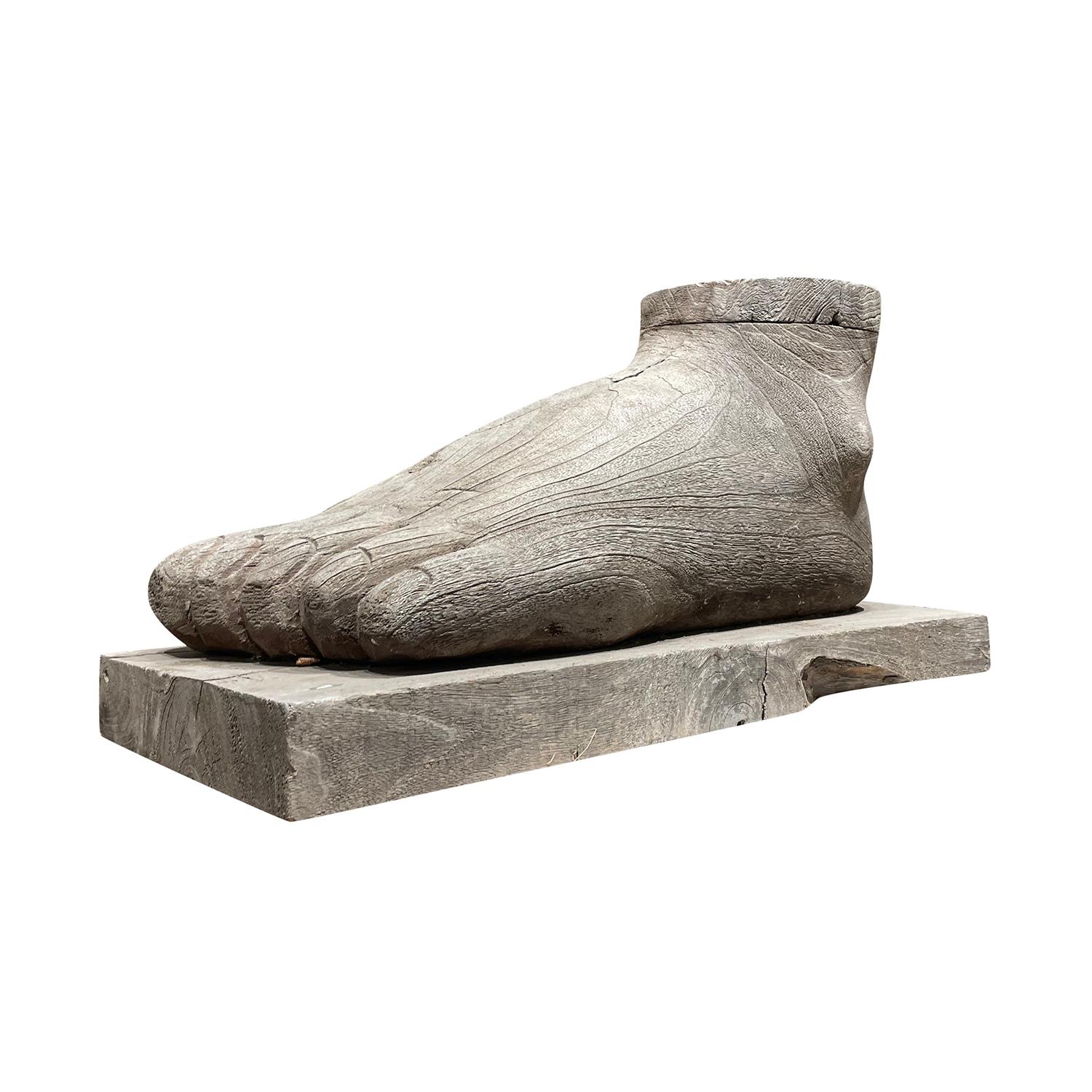 20th Century Italian Mid-Century Bleached Walnut Foot Sculpture - Vintage Décor For Sale 1