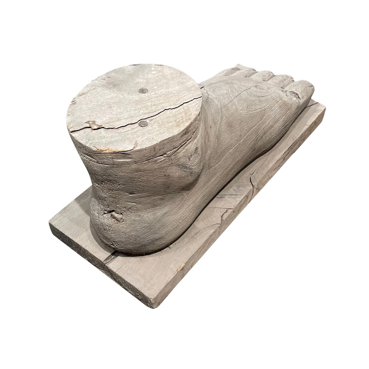 Noyer Sculpture de pied en noyer blanchi du 20ème siècle italien - Vintage Décor en vente