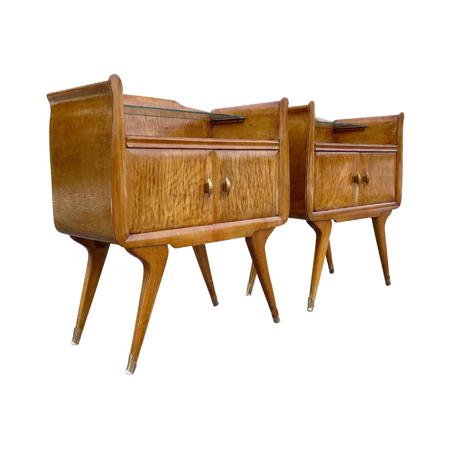 Hand-Crafted 20th Century Italian Pair of Mid-Century Maplewood Nightstands by Paolo Buffa For Sale
