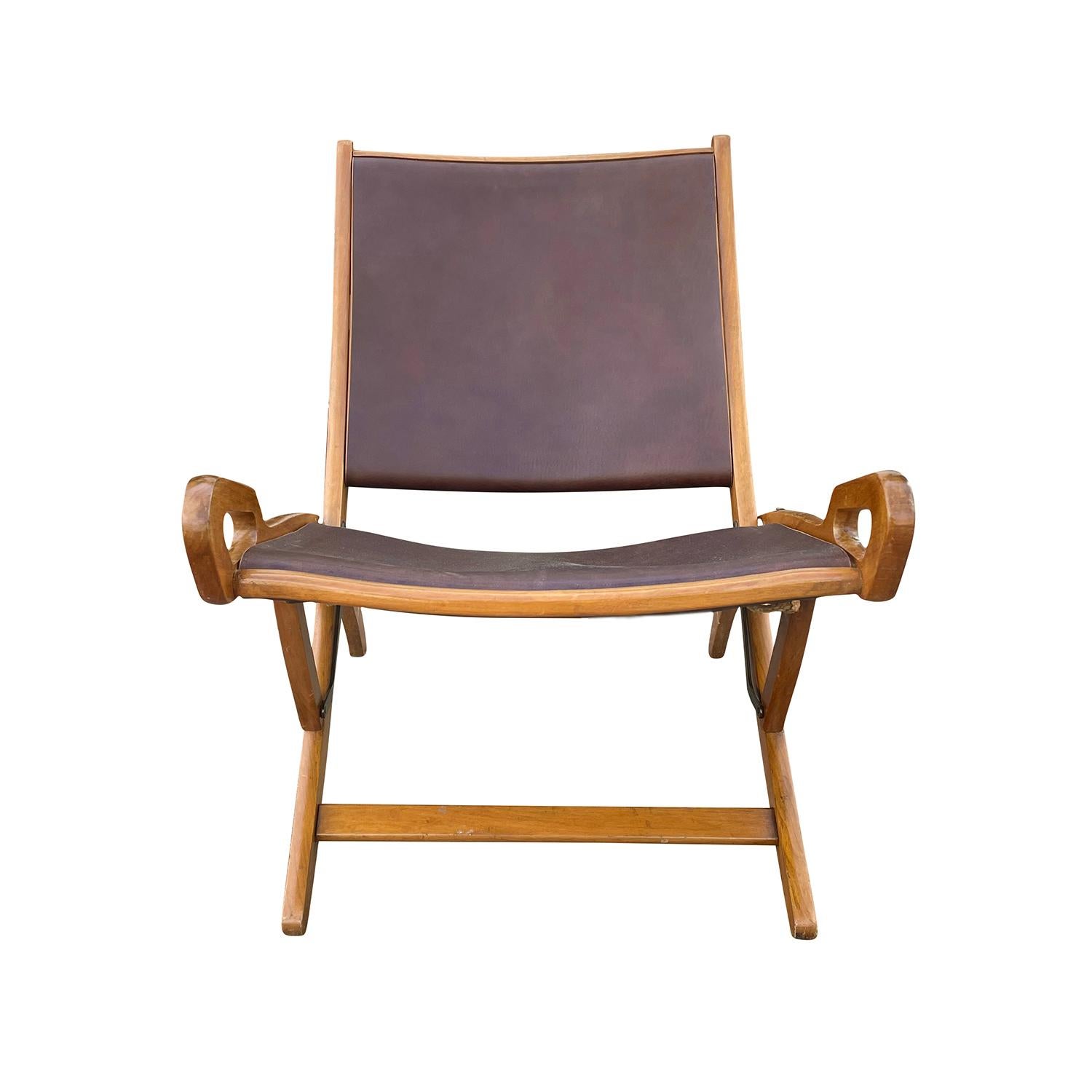 A light-brown, vintage Mid-Century Modern Italian Ninfea folding side chair made of hand crafted polished Walnut, designed by Gio Ponti, in good condition. The seat backrest of single center chair is curved and detailed with two small arched