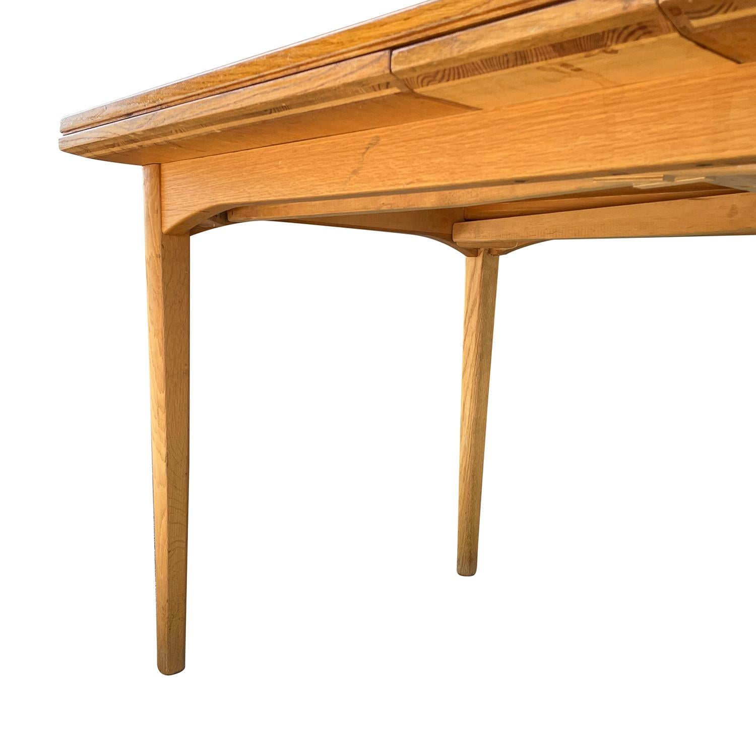 20th Century Swedish Mid-Century Extendable Walnut Dining Table by Carl Malmsten For Sale 5