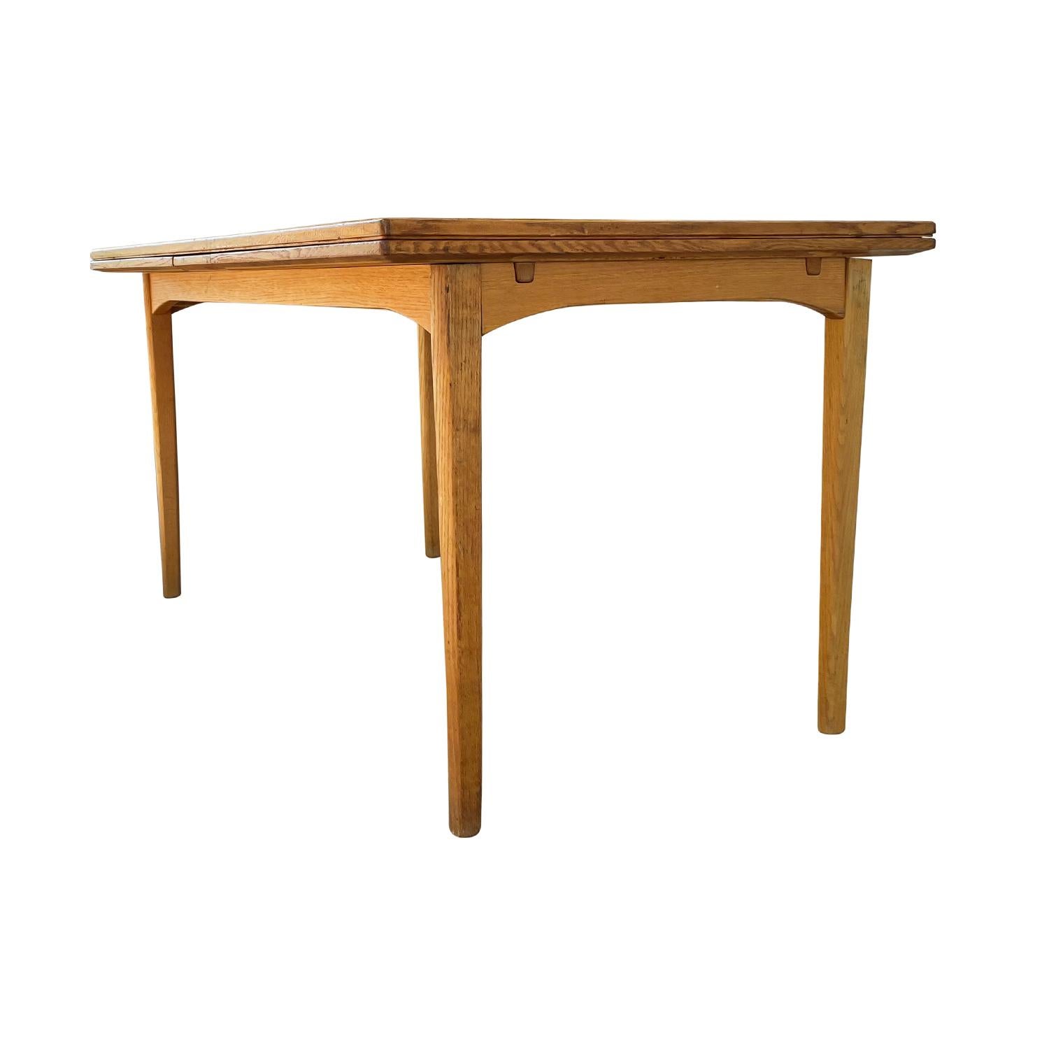 20th Century Swedish Mid-Century Extendable Walnut Dining Table by Carl Malmsten For Sale 3