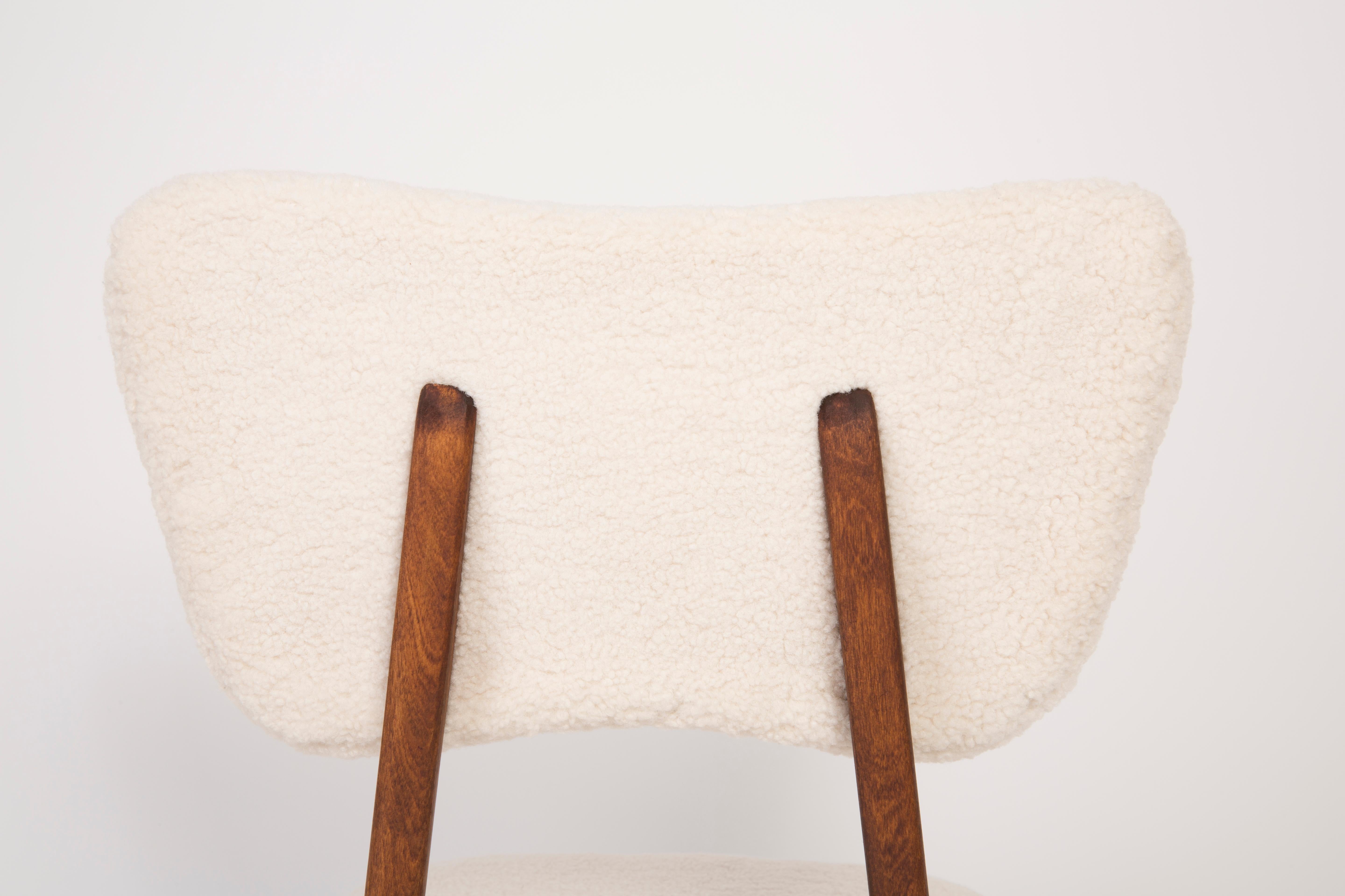 20th Century Light Crème Boucle Chair, 1960s In Excellent Condition For Sale In 05-080 Hornowek, PL