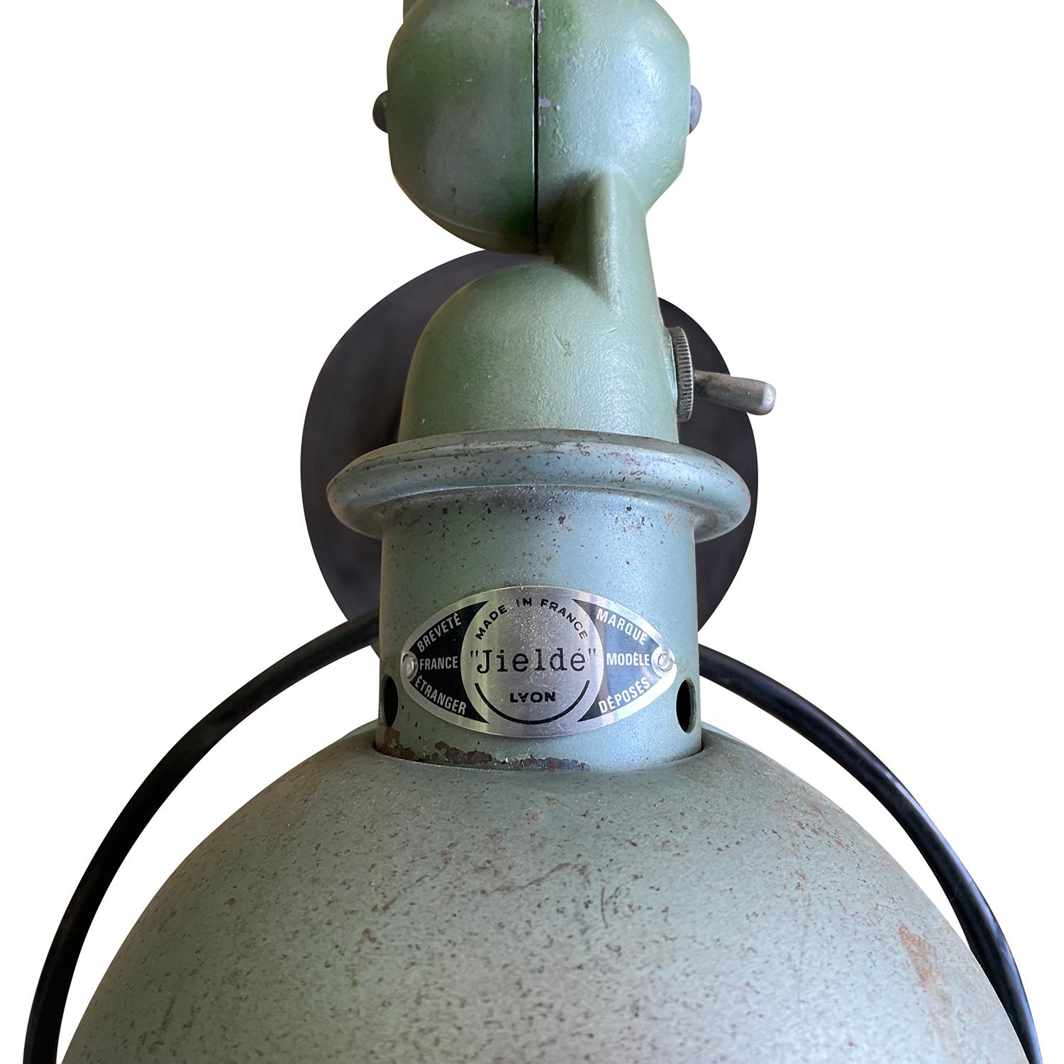 20th Century Light-Green French Jielde Metal Desk Lamp by Jean Louis Domecq For Sale 2