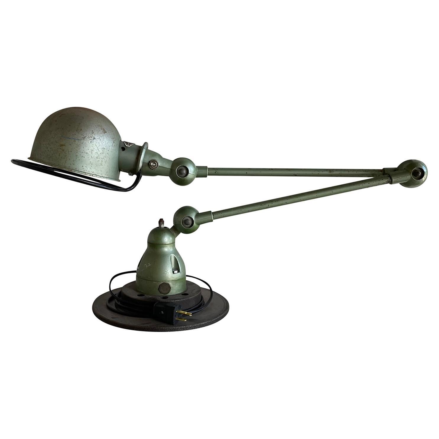 Lampe de bureau française Jielde en métal vert clair du 20ème siècle par Jean Louis Domecq