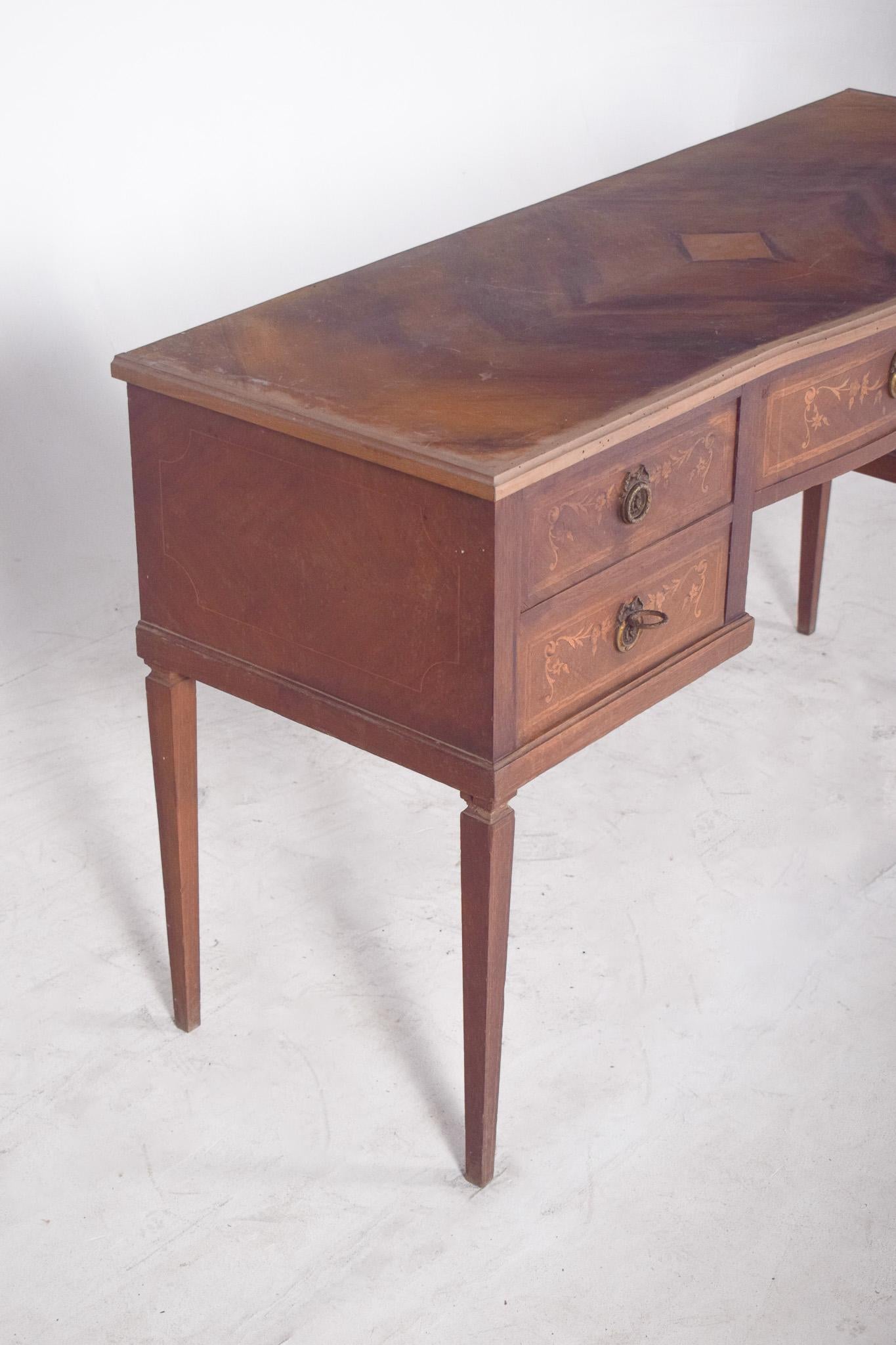 20th Century Light Wood Dressing Table with Marquetry. In Fair Condition For Sale In Lisboa, Lisboa