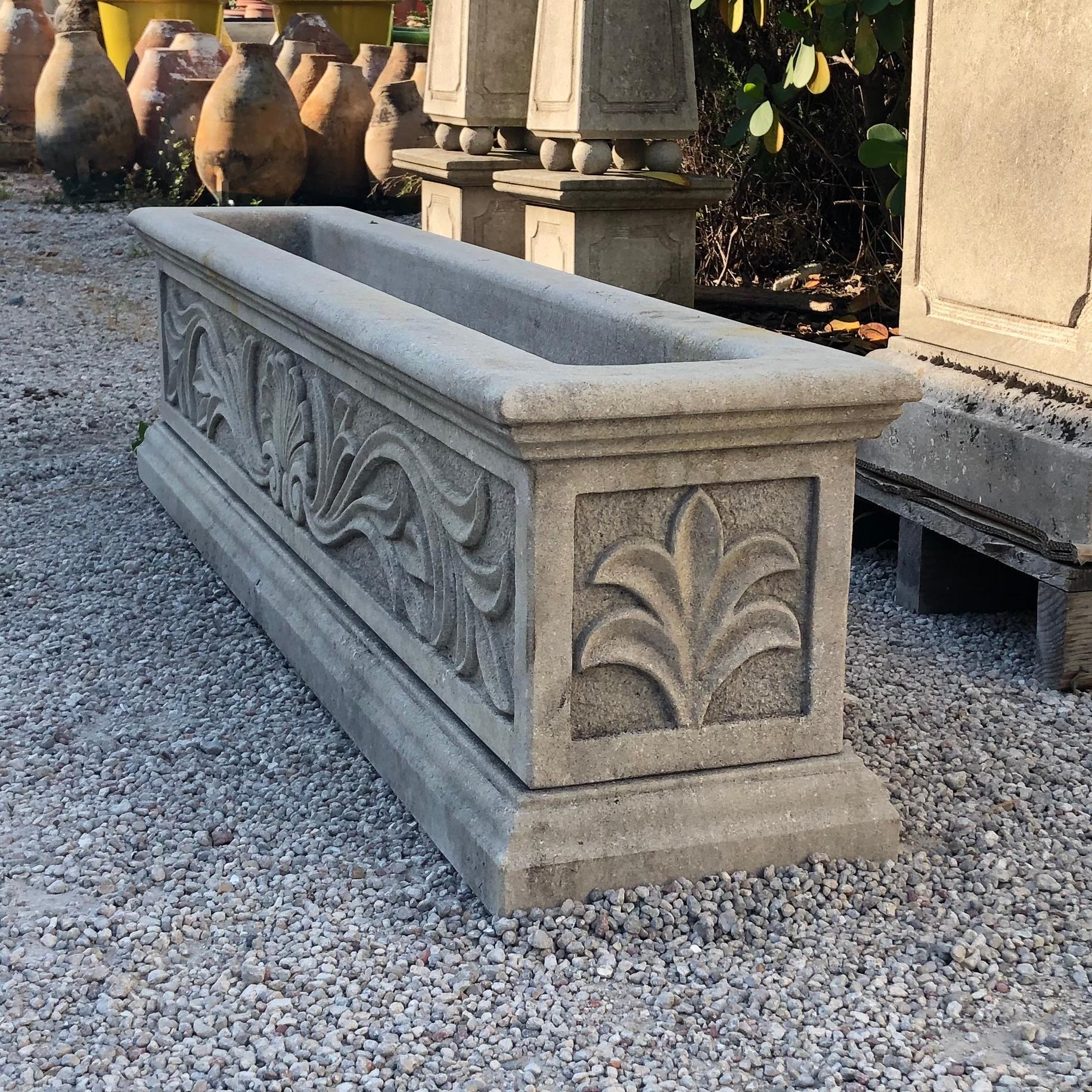Italiano Fioriera da giardino in pietra calcarea del XX secolo in vendita