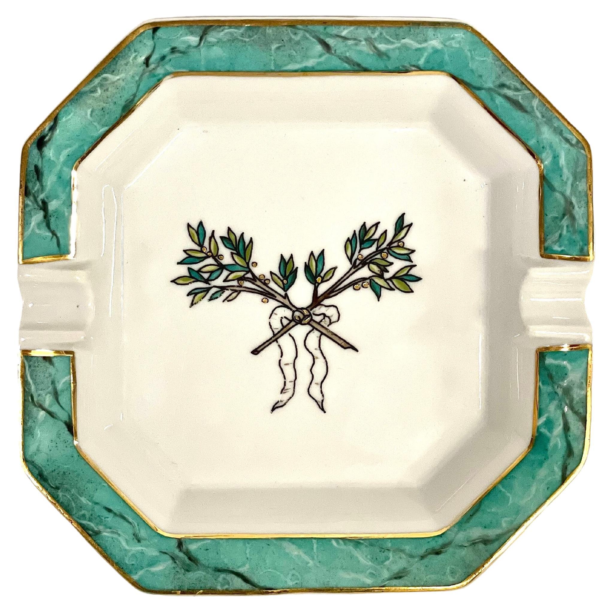 Plato baratija de Porcelaine de Limoges, para "Hôtel de Crillon à Paris" en venta