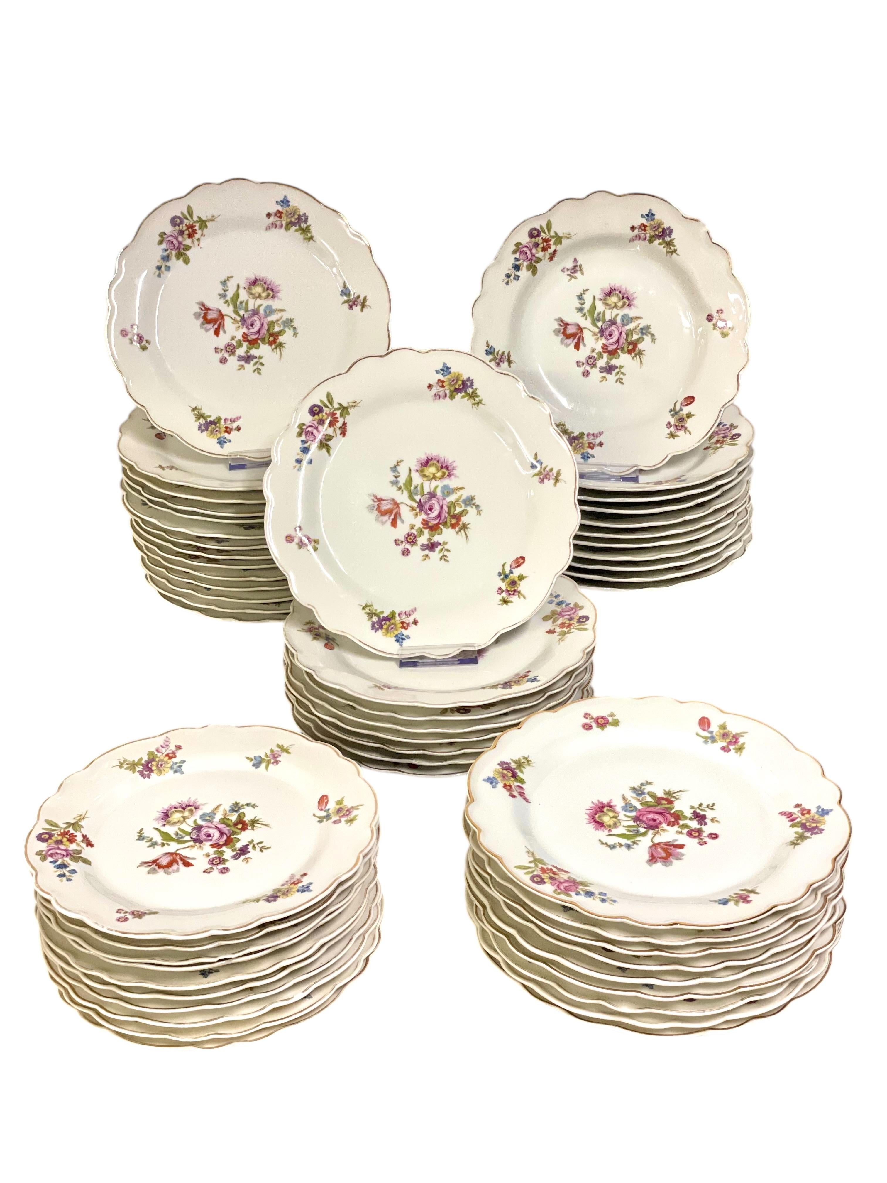 Servizio da tavola in porcellana ULIM Limoges 63 pezzi del XX secolo in vendita 13