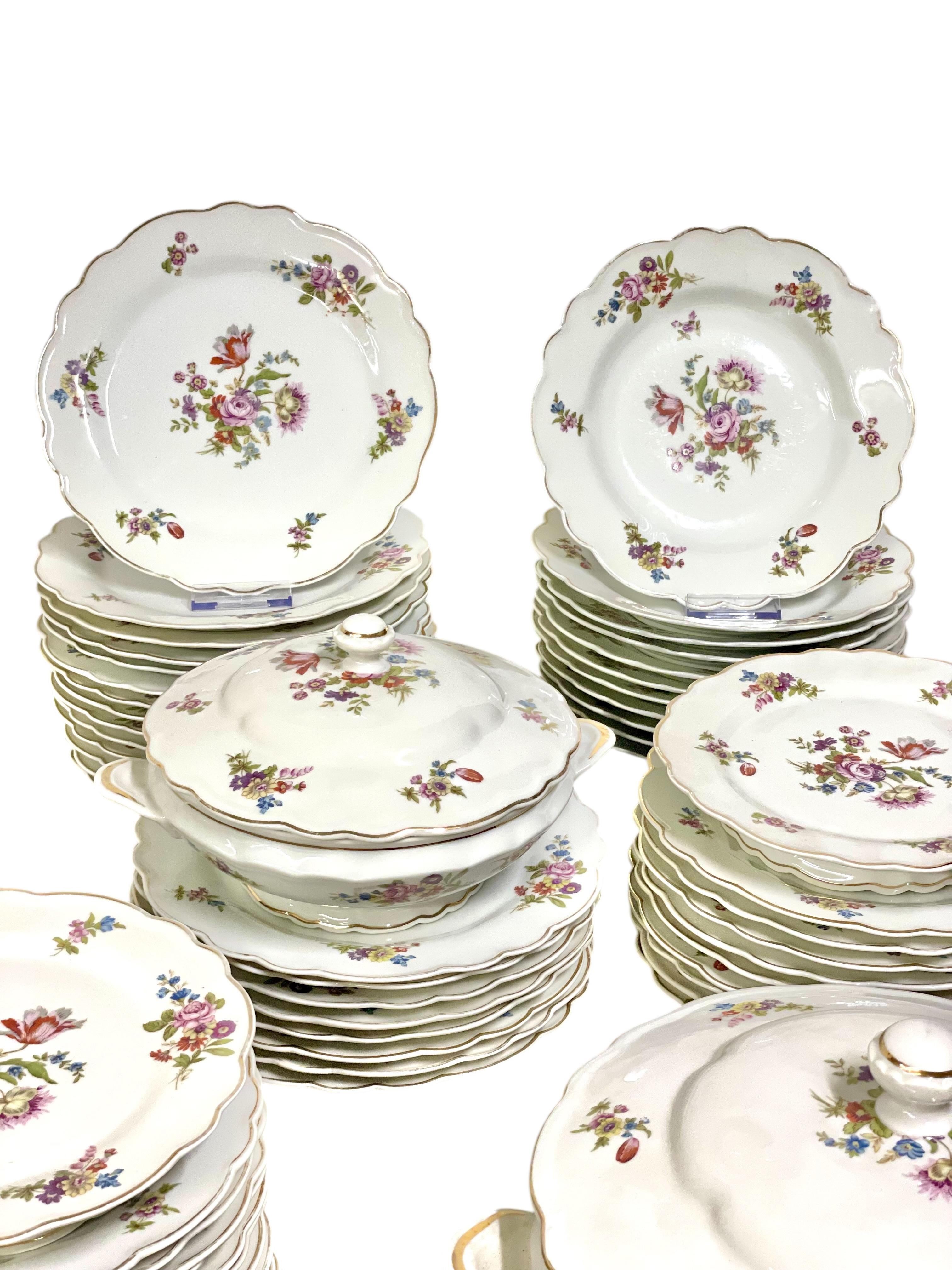 Porcellana Servizio da tavola in porcellana ULIM Limoges 63 pezzi del XX secolo in vendita