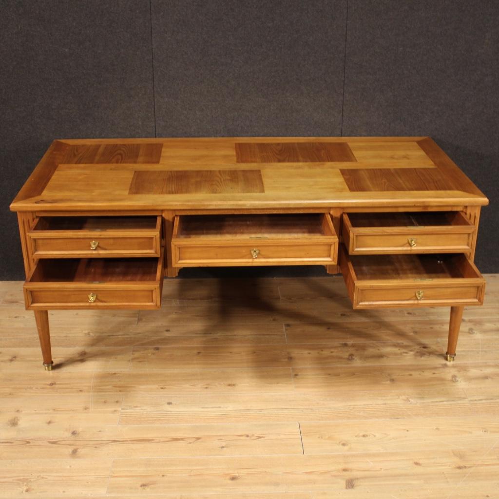 20. Jahrhundert Wohnzimmer Kirschbaum und Obstholz Französisch Schreibtisch, 1960 (Holz) im Angebot