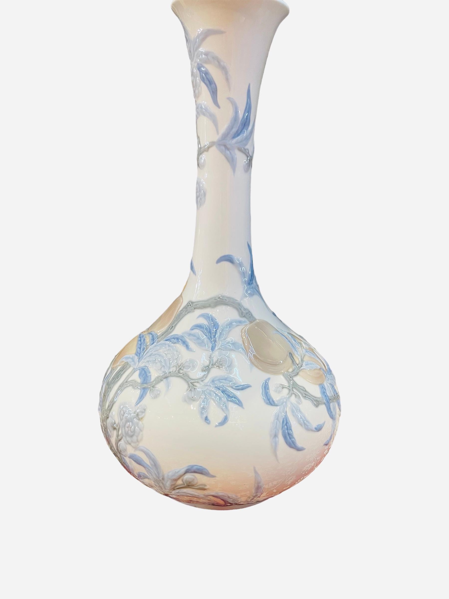 20th Century Lladro Porcelain Gourd Vase In Good Condition For Sale In Guaynabo, PR