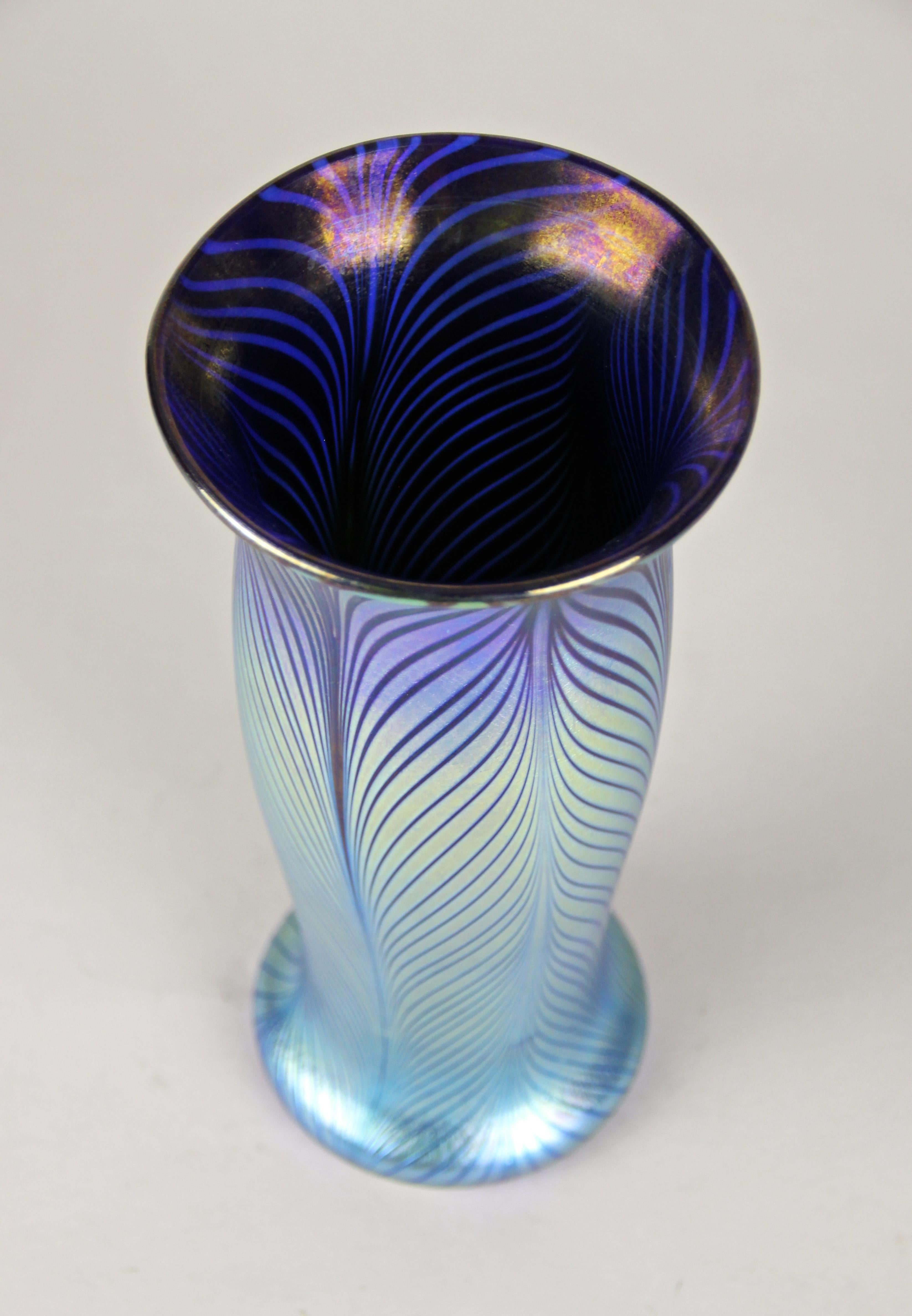 20th Century Loetz Witwe Glass Vase with Feather Decor Iriscident, CZ circa 1905 In Good Condition In Lichtenberg, AT