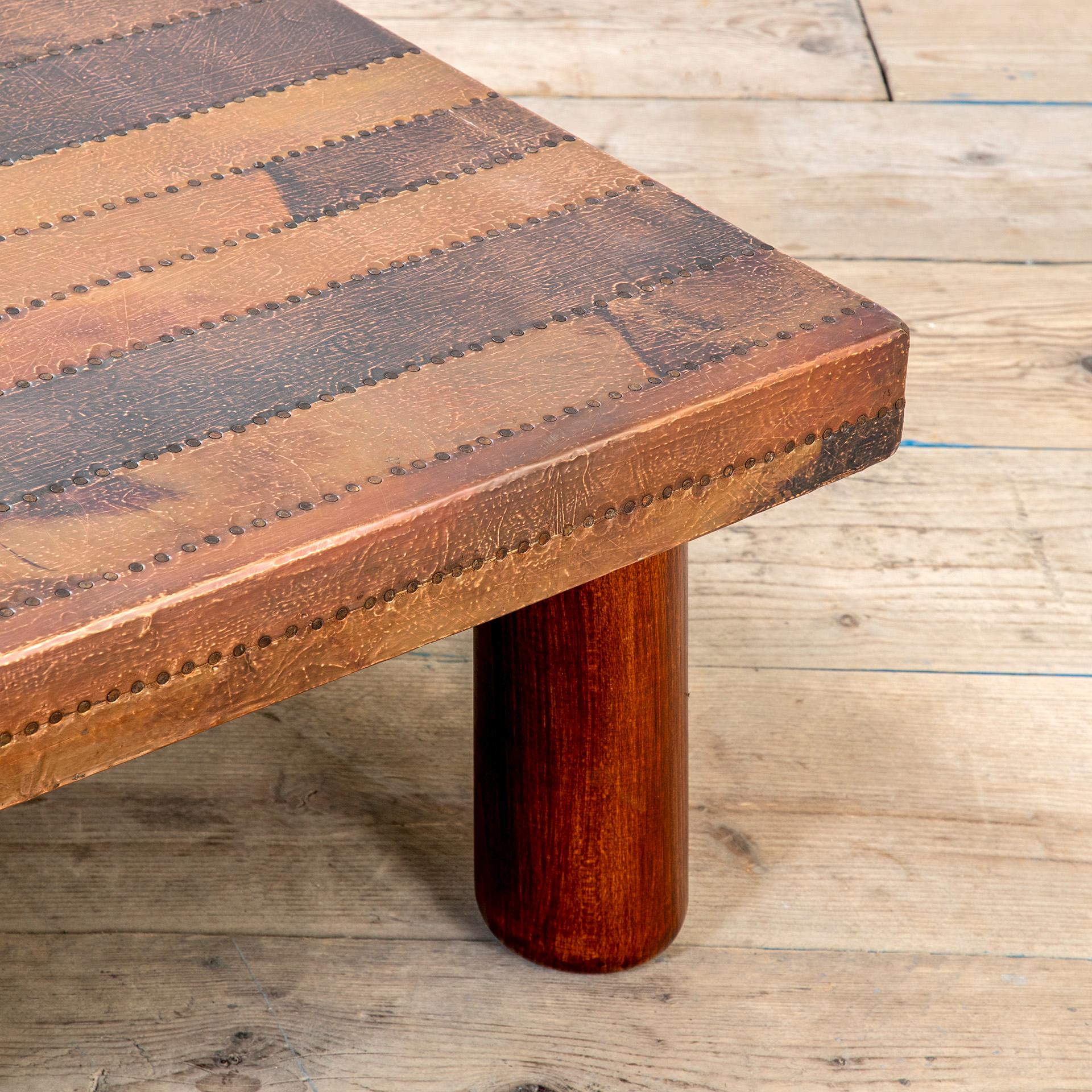 Italian 20e siècle, Lorenzo Burchiellaro Table basse en cuivre 70s en vente