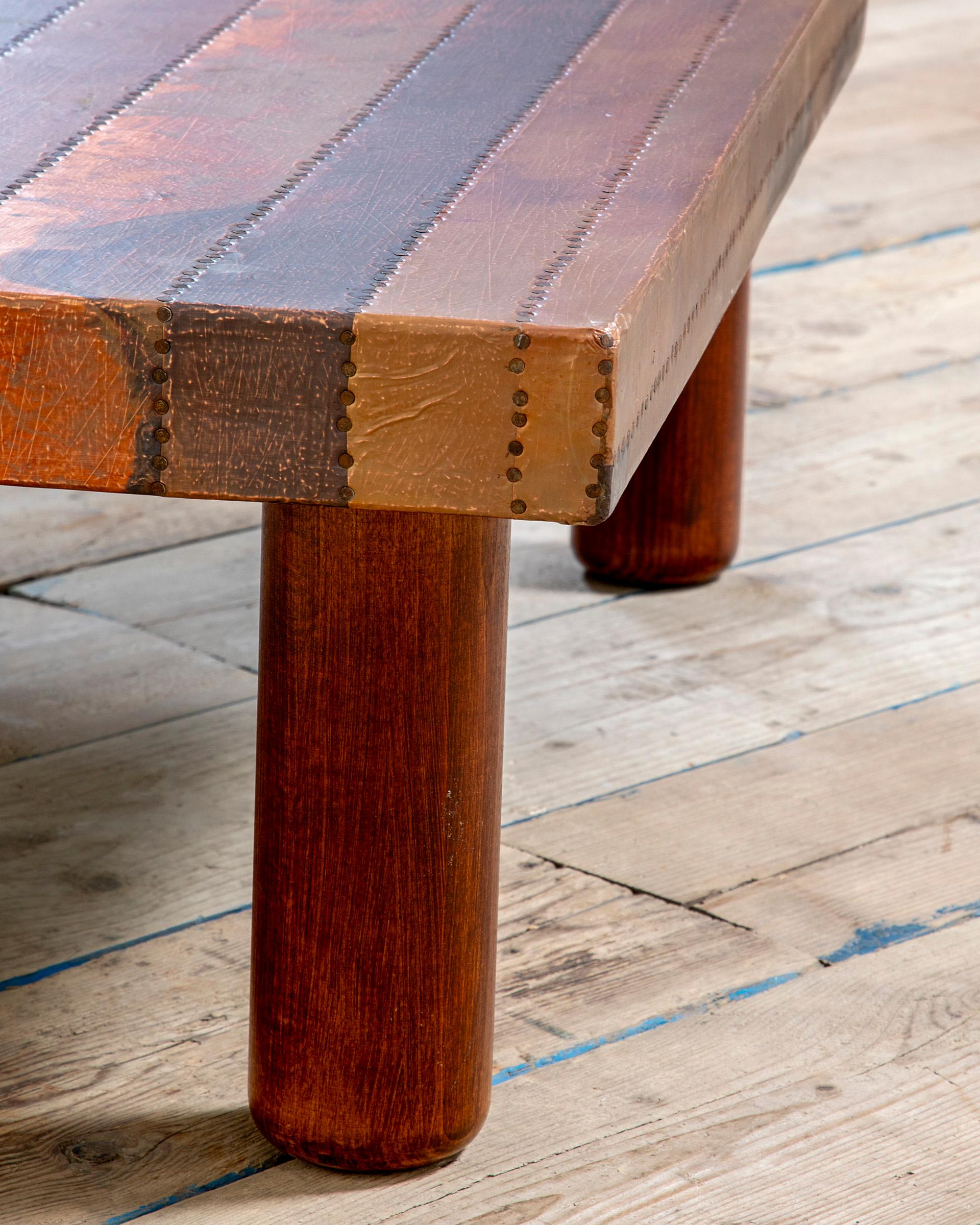 Late 20th Century 20e siècle, Lorenzo Burchiellaro Table basse en cuivre 70s en vente
