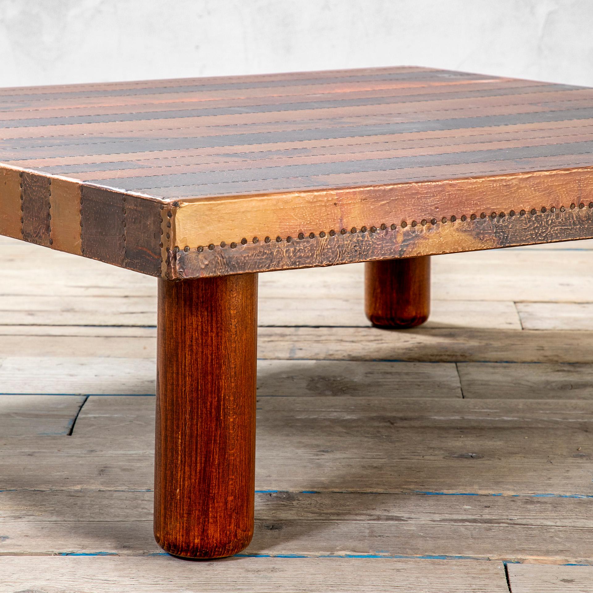 Cuivre 20e siècle, Lorenzo Burchiellaro Table basse en cuivre 70s en vente