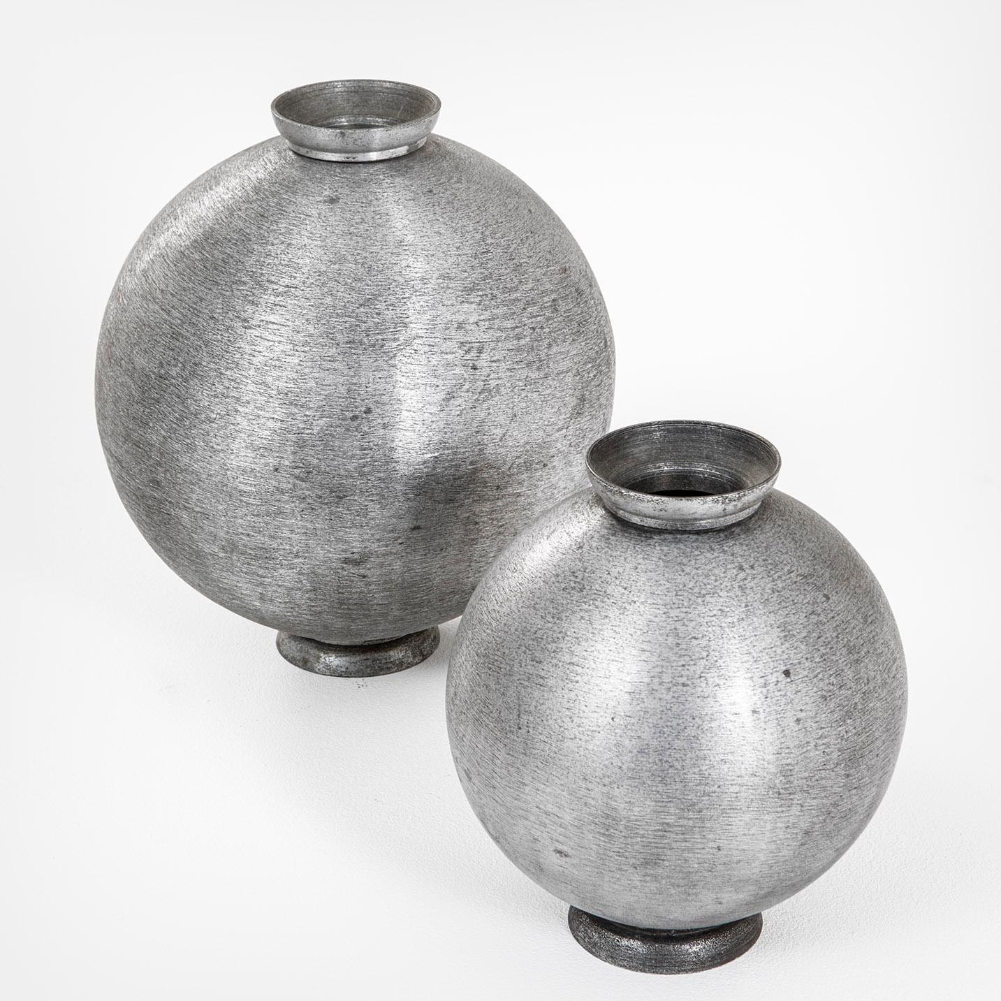 Italian 20th Century Lorenzo Burchiellaro Pair of Vase in Aluminium of '60s For Sale