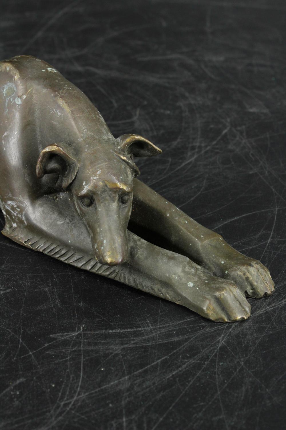 Bronze Début du 20e siècle, sculpture de lévrier en bronze de Louis Albert Carvin en vente