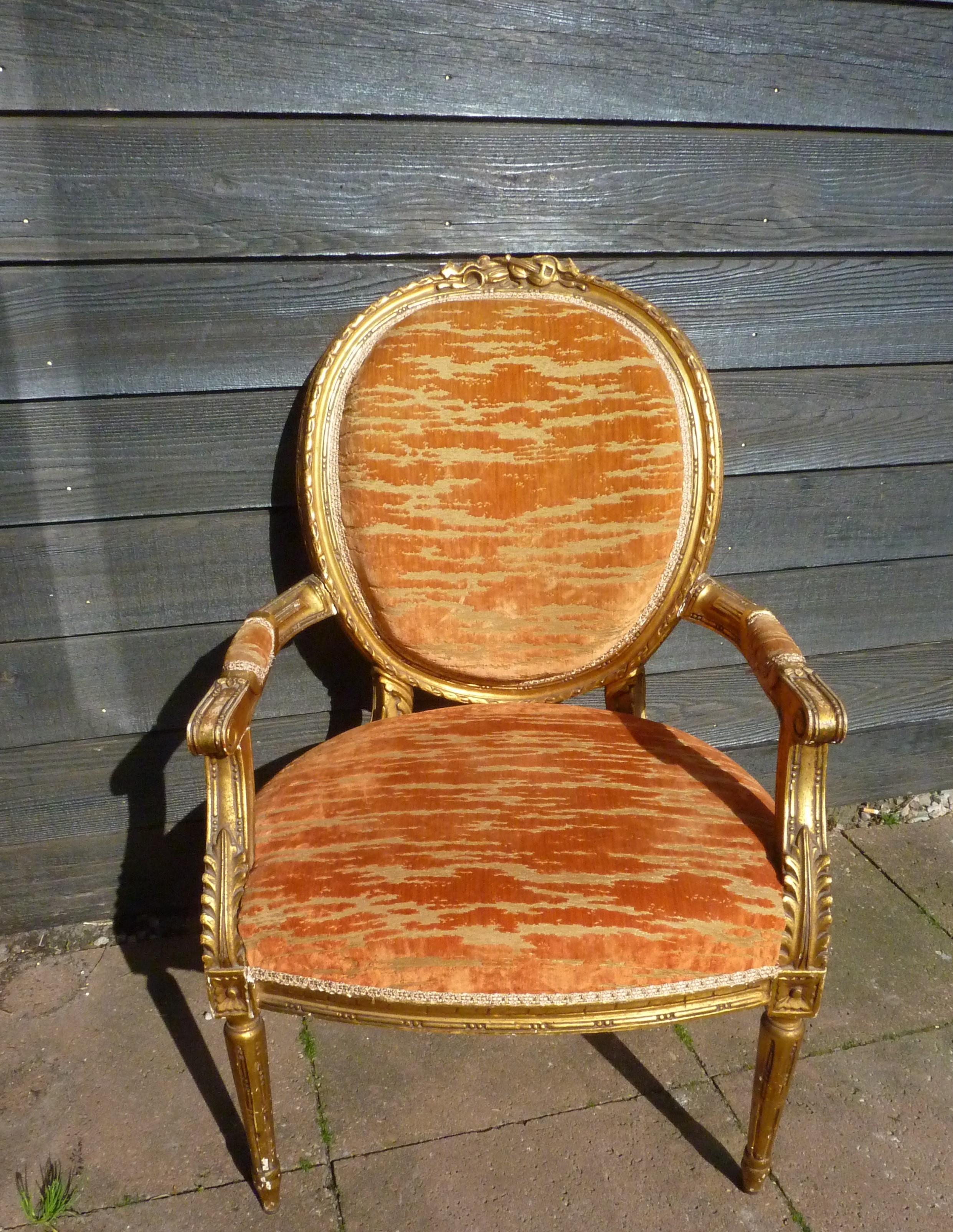 A pair of 20th century Louis seize style gilded chairs.
The chairs have a new interior, the seats with springs and a comfortable top layer, the back of the chairs are upholstered with a thickened back in the classic way with seagrass and