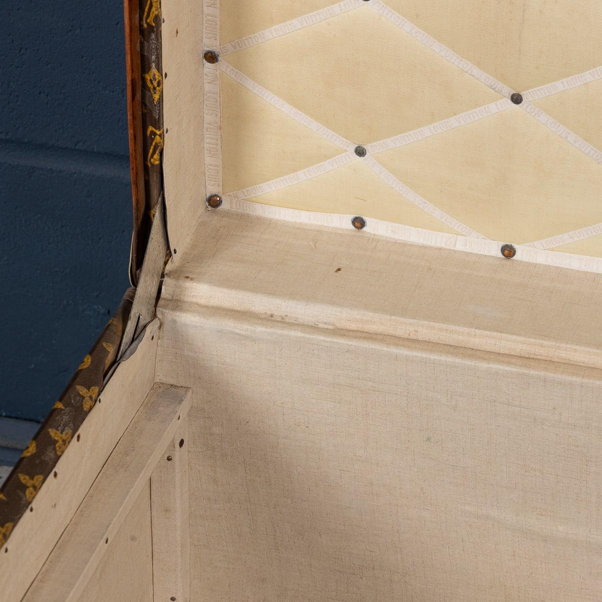 Malle Cabine Louis Vuitton du 20ème siècle en toile monogramme, France c.1930 en vente 6