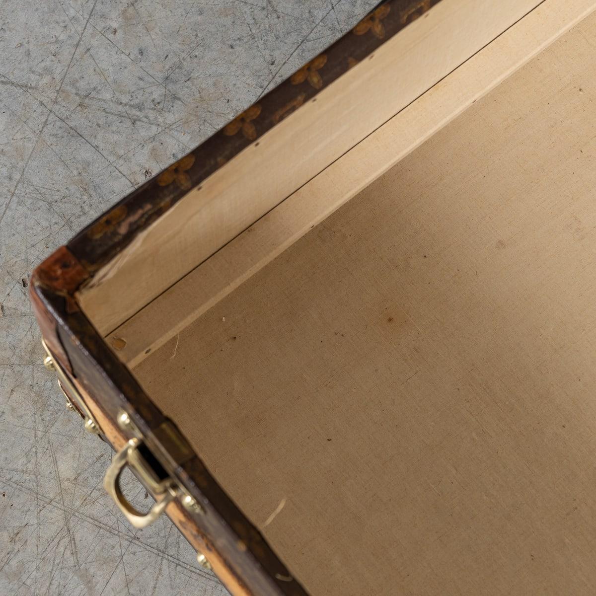 Malle Cabine Louis Vuitton du 20ème siècle en toile monogramme, France c.1930 en vente 6