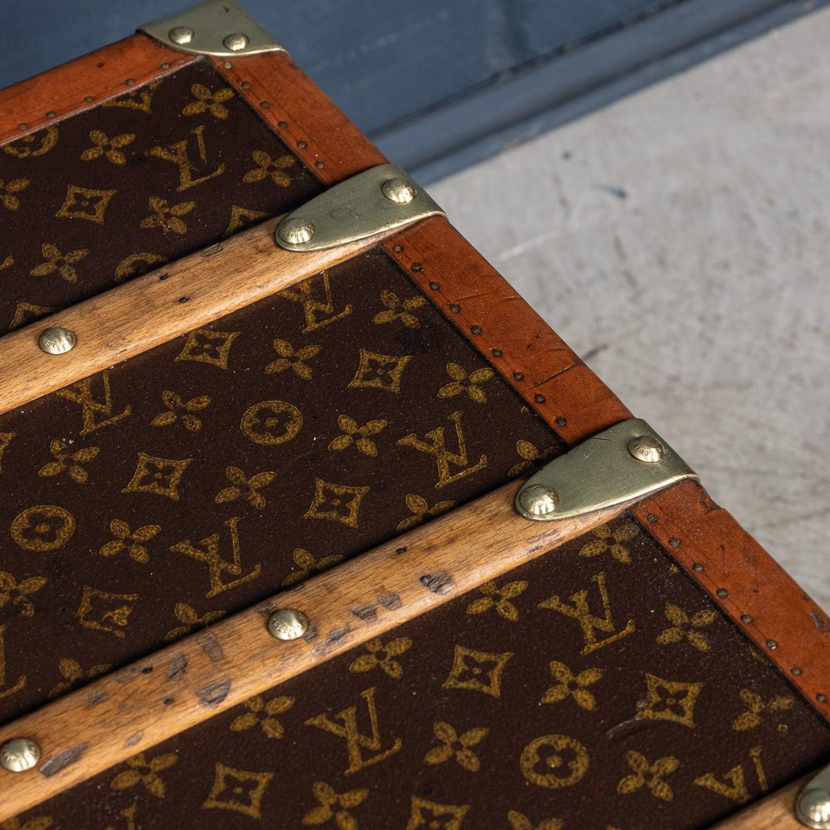 Malle Cabine Louis Vuitton du 20ème siècle en toile monogramme, France c.1930 en vente 11