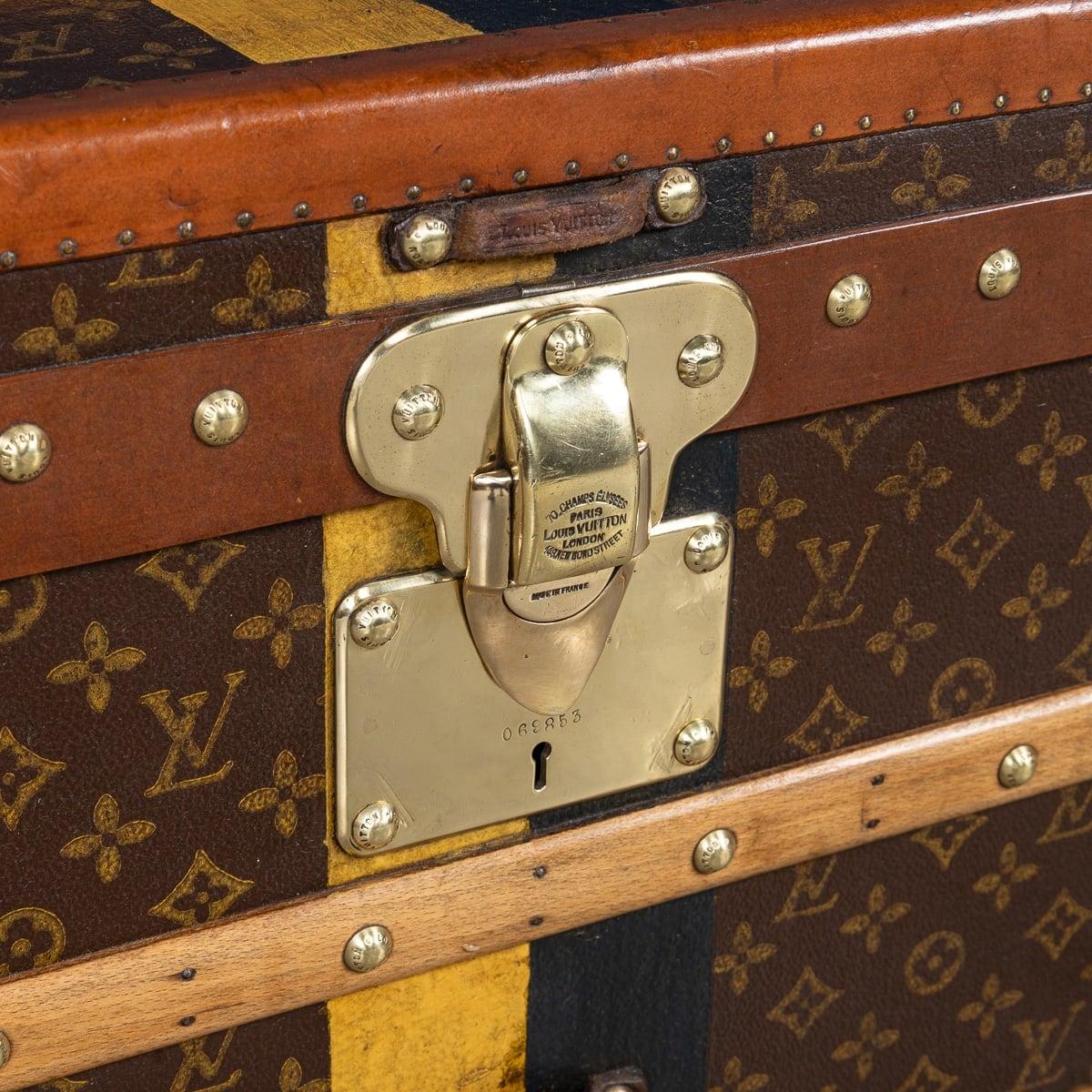 Malle Cabine Louis Vuitton du 20ème siècle en toile monogramme, France c.1930 en vente 12