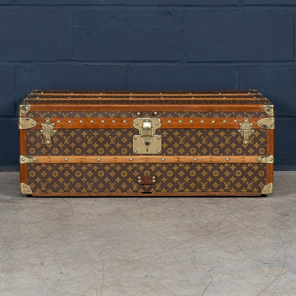 Autre Malle Cabine Louis Vuitton du 20ème siècle en toile monogramme, France c.1930 en vente
