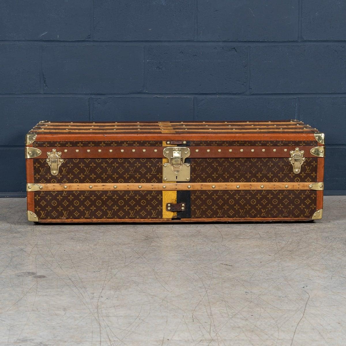 Autre Malle Cabine Louis Vuitton du 20ème siècle en toile monogramme, France c.1930 en vente
