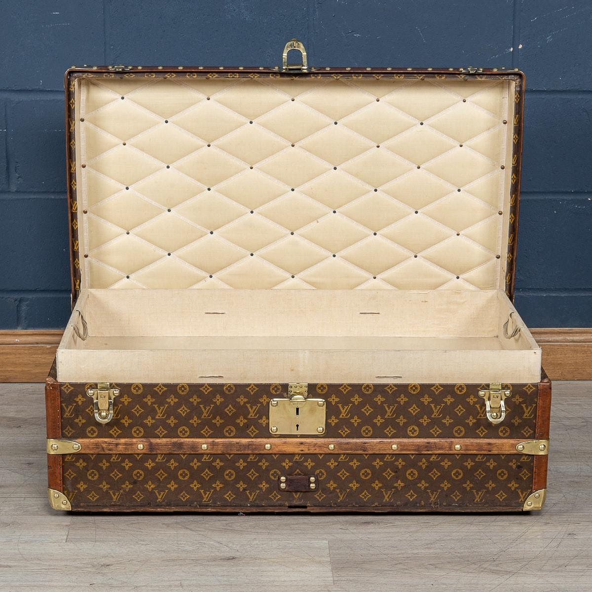 20th Century Louis Vuitton Cabin Trunk In Monogram Canvas, France c.1930 For Sale 1