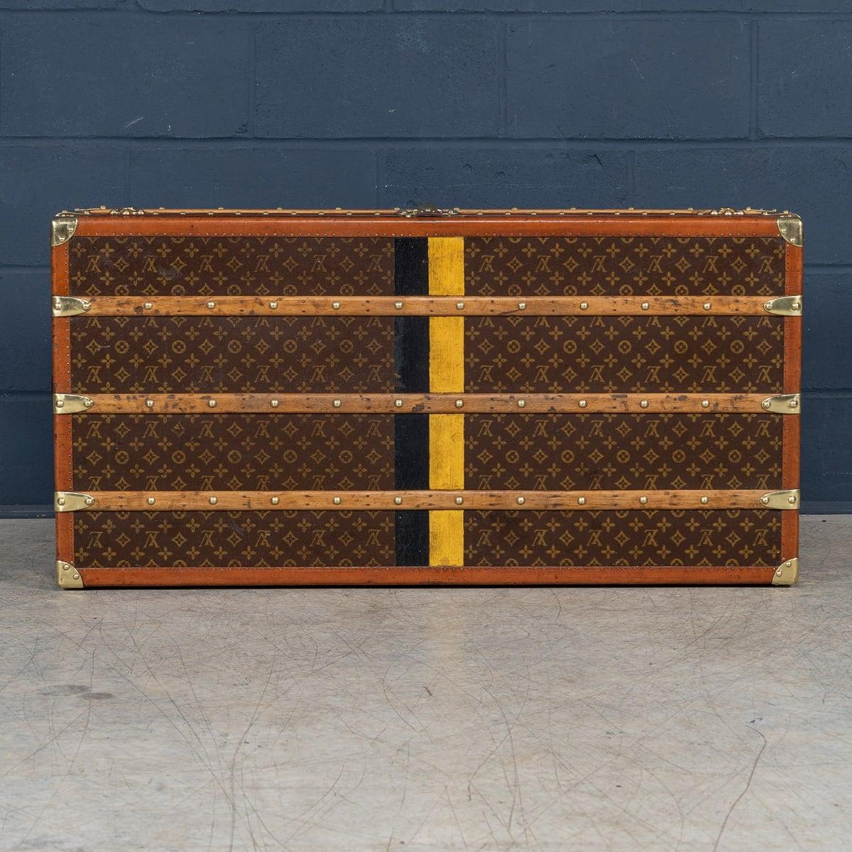 Malle Cabine Louis Vuitton du 20ème siècle en toile monogramme, France c.1930 en vente 1