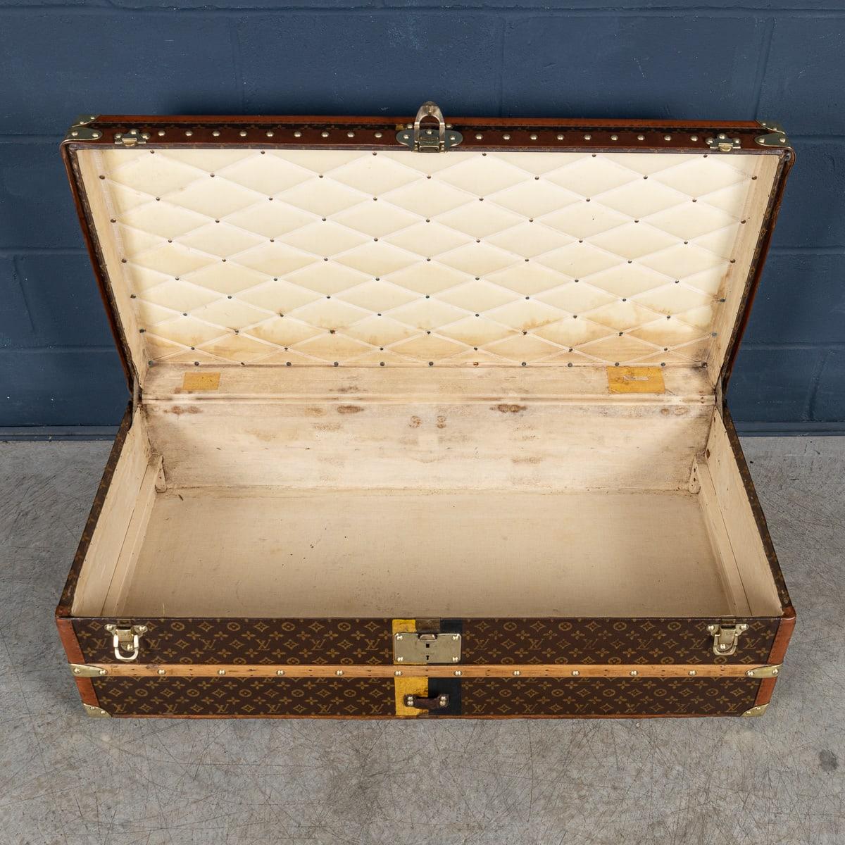 Malle Cabine Louis Vuitton du 20ème siècle en toile monogramme, France c.1930 en vente 2