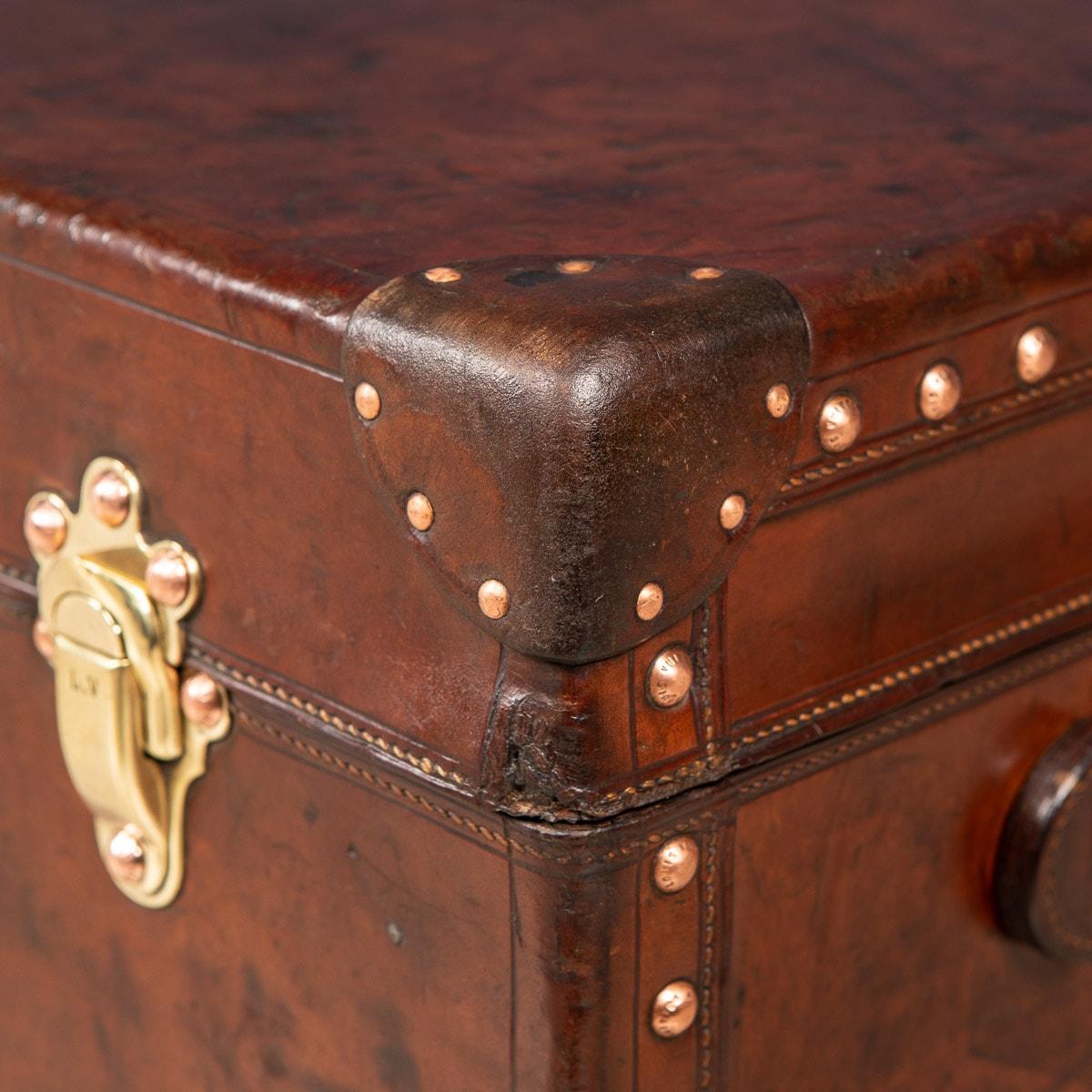 Baúl de cabina Louis Vuitton del siglo XX en piel de vaca natural, París, c.1910 en venta 9