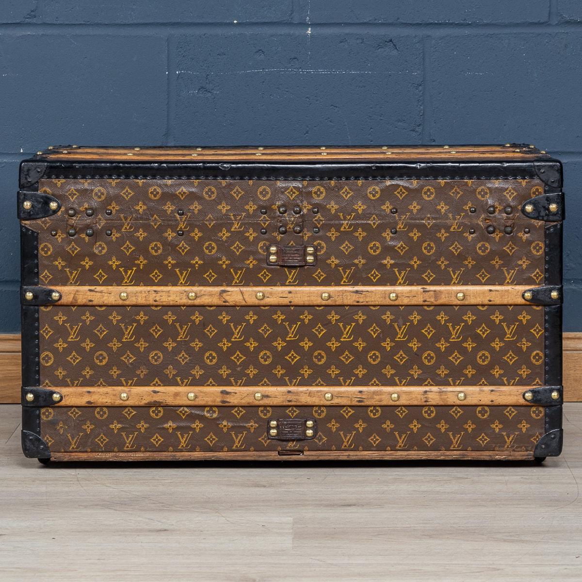 20th Century Louis Vuitton Courier Trunk, France c.1930 In Good Condition For Sale In Royal Tunbridge Wells, Kent