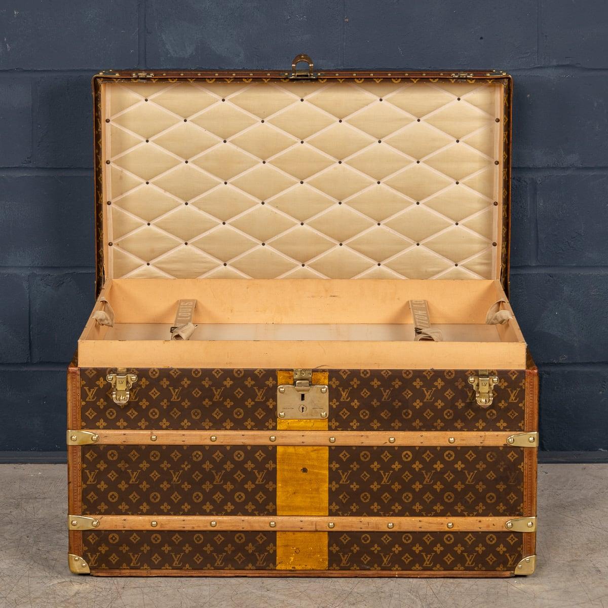 Malle de coursier Louis Vuitton du 20ème siècle en toile monogrammée, France vers 1930 en vente 3