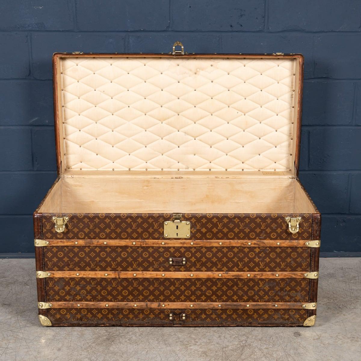 Malle de coursier Louis Vuitton du 20ème siècle en toile monogrammée, France vers 1930 en vente 3