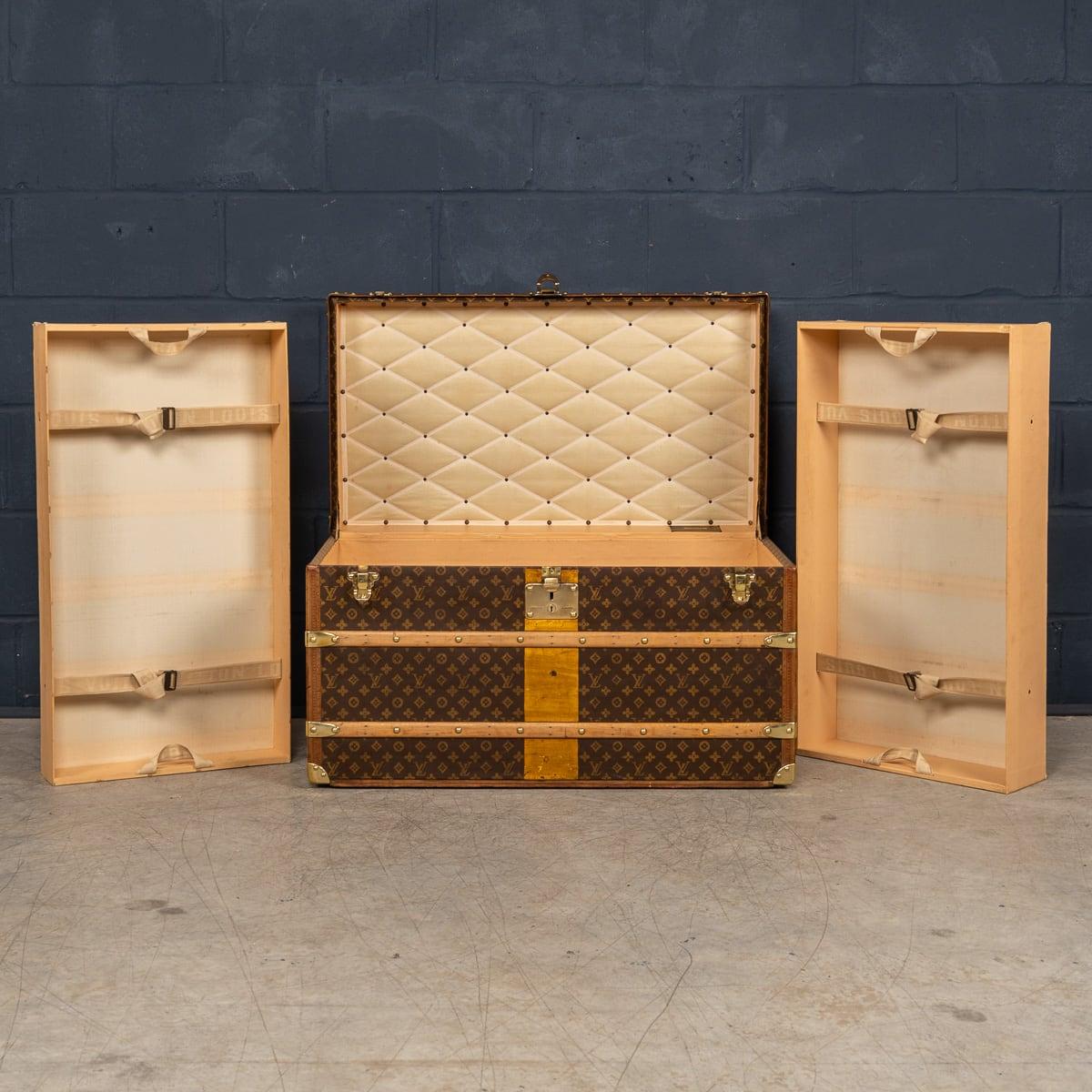 Malle de coursier Louis Vuitton du 20ème siècle en toile monogrammée, France vers 1930 en vente 4