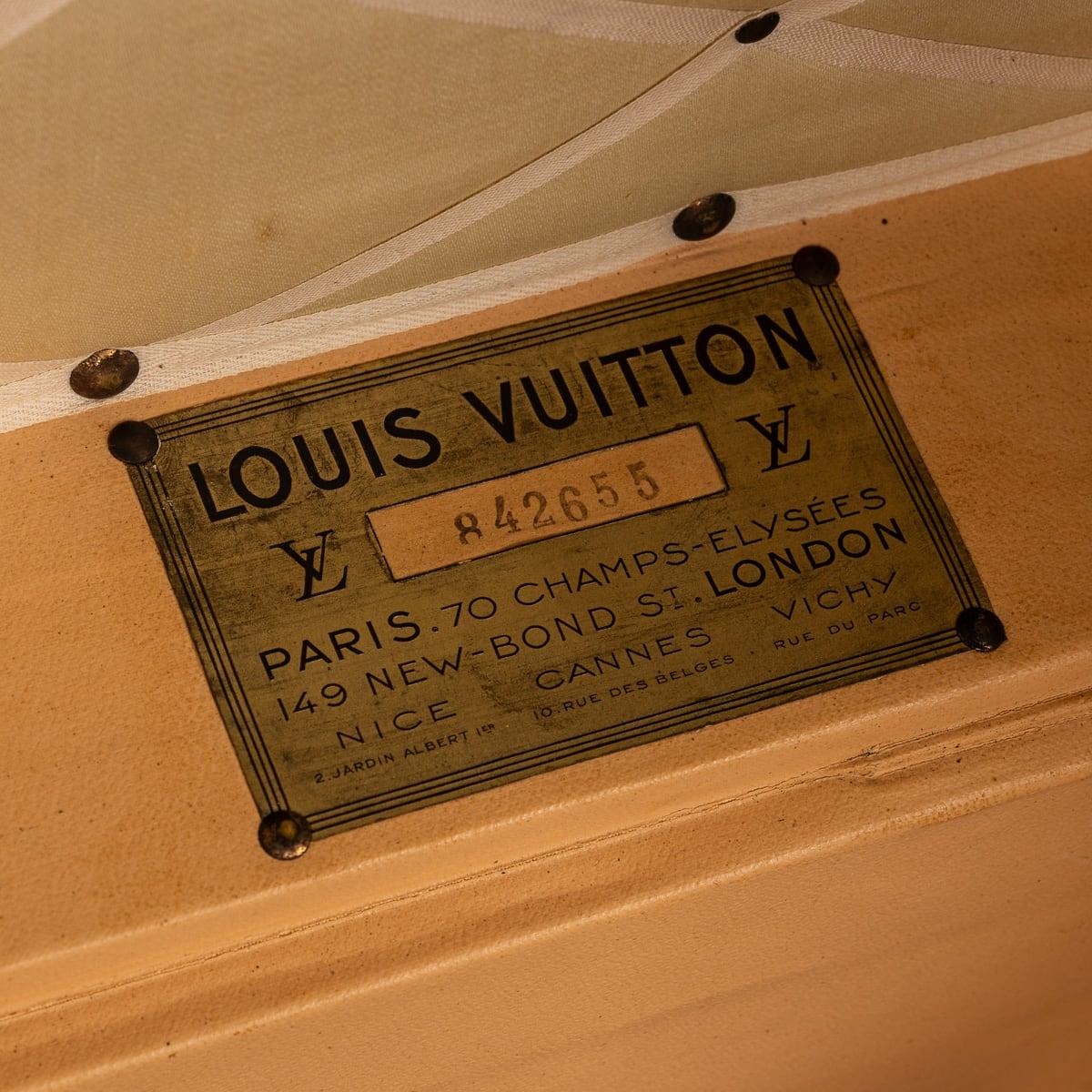 Malle de coursier Louis Vuitton du 20ème siècle en toile monogrammée, France vers 1930 en vente 7