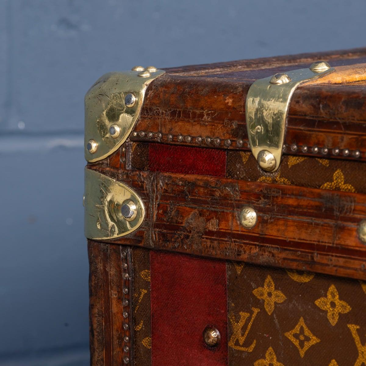 Malle de coursier Louis Vuitton du 20ème siècle en toile monogrammée, France vers 1930 en vente 10