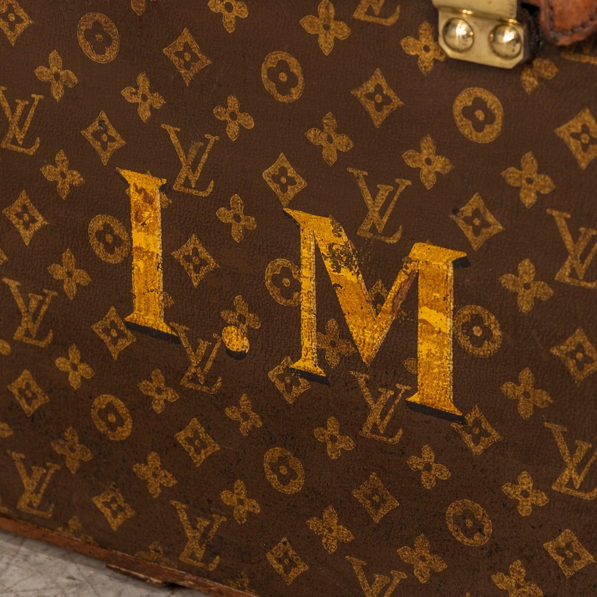 Malle de coursier Louis Vuitton du 20ème siècle en toile monogrammée, France vers 1930 en vente 11