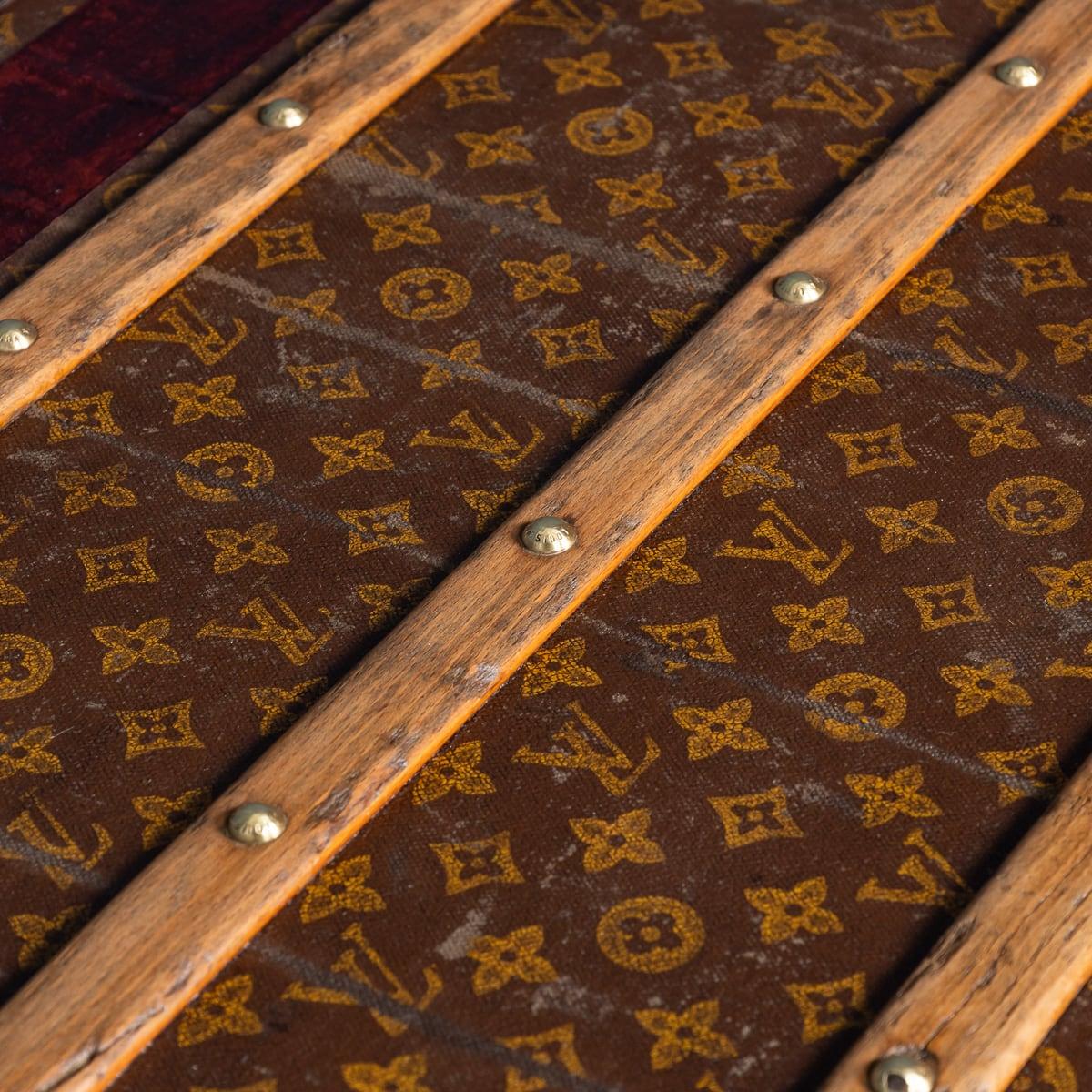 Malle de coursier Louis Vuitton du 20ème siècle en toile monogrammée, France vers 1930 en vente 11