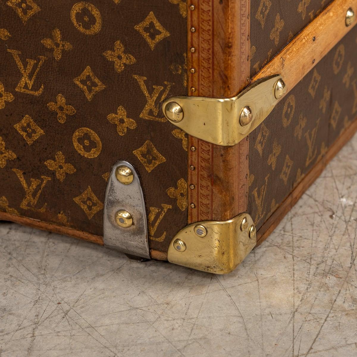 Malle de coursier Louis Vuitton du 20ème siècle en toile monogrammée, France vers 1930 en vente 12