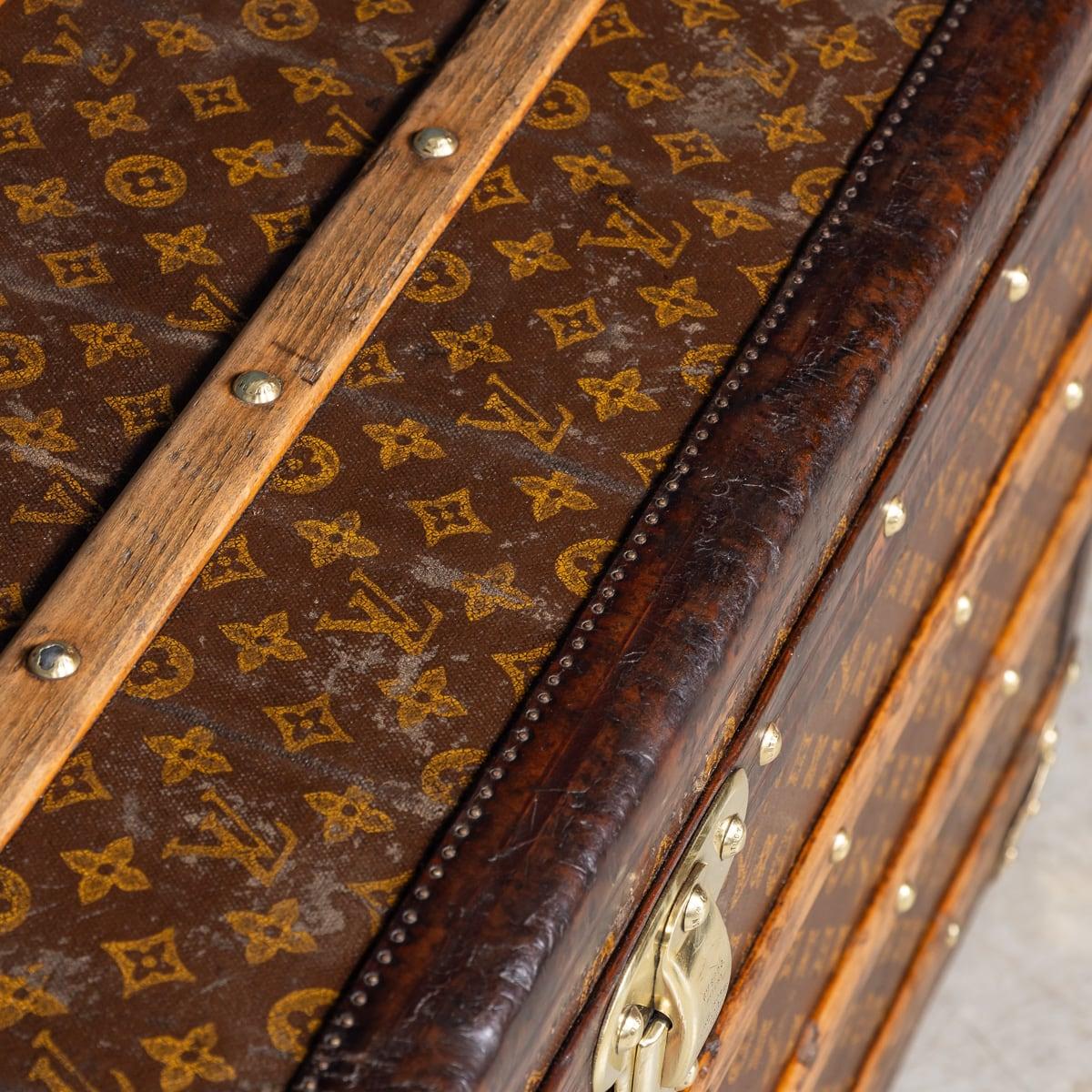 Malle de coursier Louis Vuitton du 20ème siècle en toile monogrammée, France vers 1930 en vente 12
