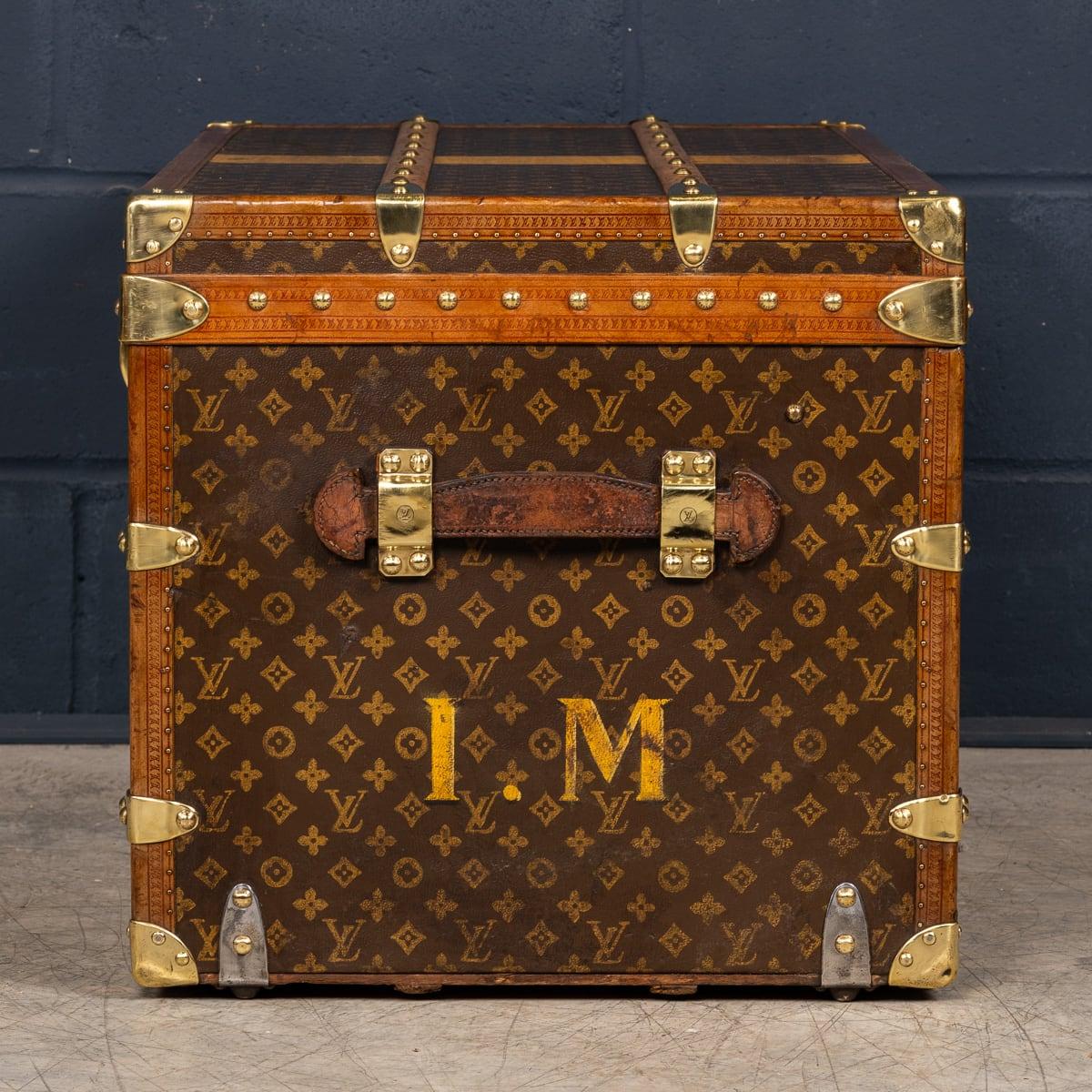 Malle de coursier Louis Vuitton du 20ème siècle en toile monogrammée, France vers 1930 Bon état - En vente à Royal Tunbridge Wells, Kent
